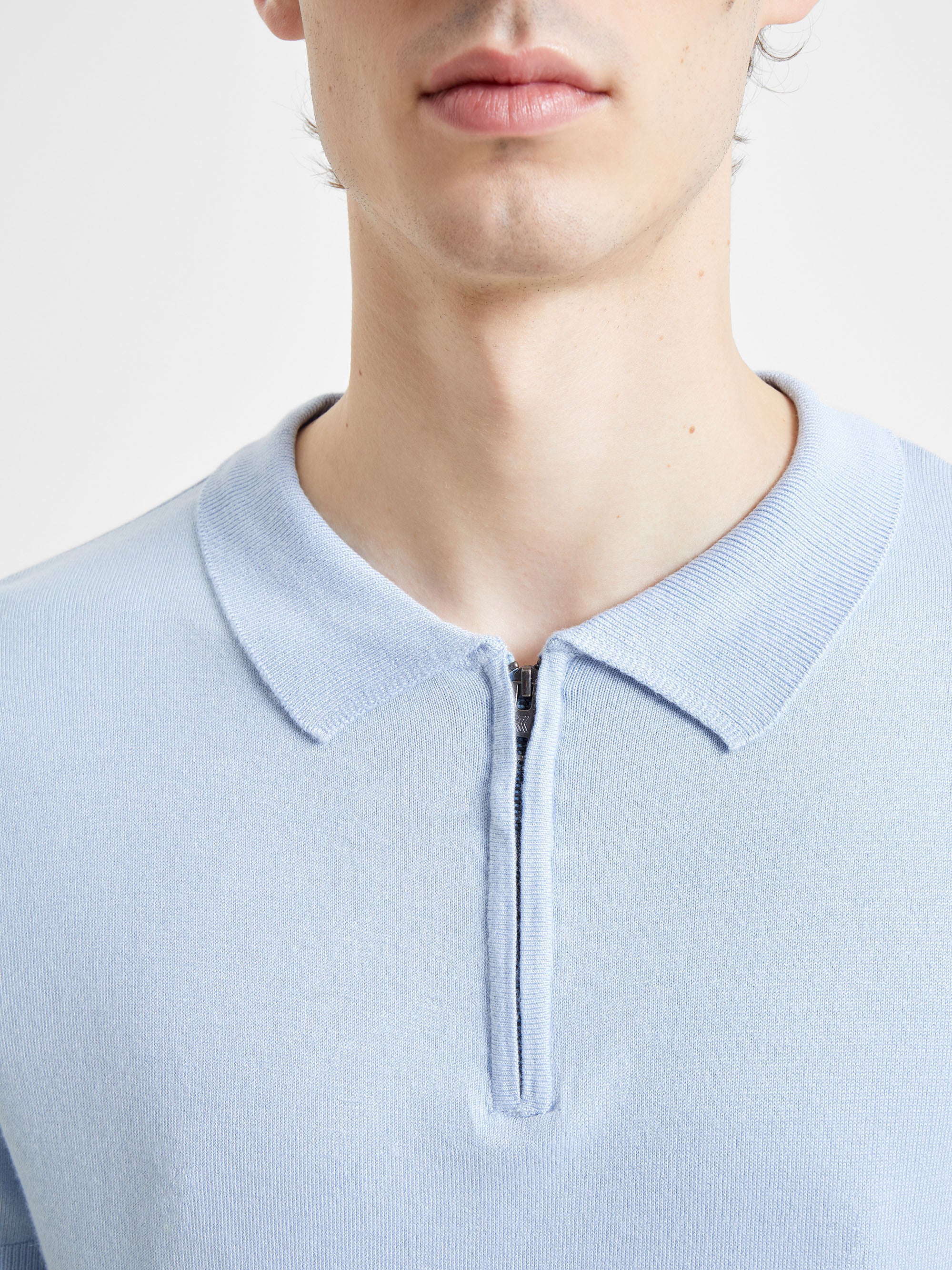Camiseta Polo con Media Cremallera y Cuello Clásico - Diseño Moderno en Tejido Premium