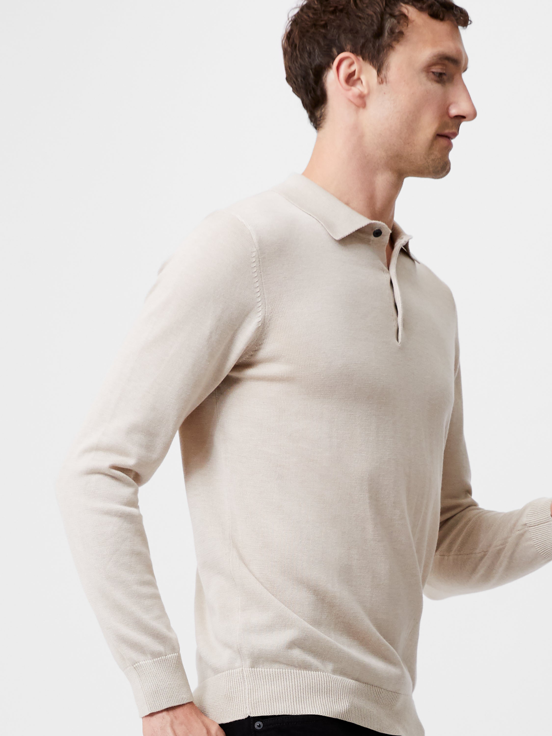 Camisa Polo Clásica de Tejido Suave con Tres Botones
