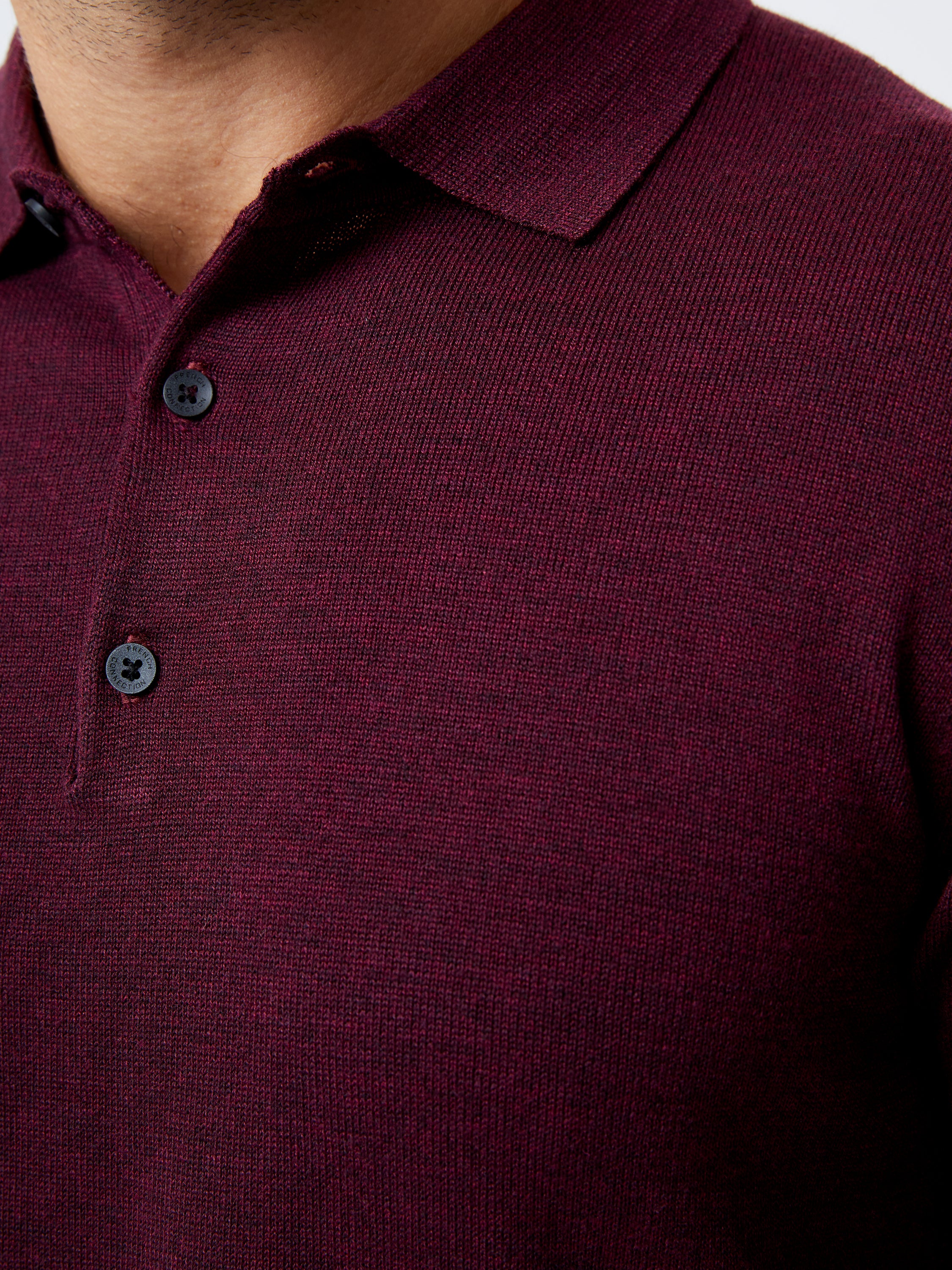Camiseta Polo Tejida con Tres Botones - Cuello Clásico y Ajuste Moderno