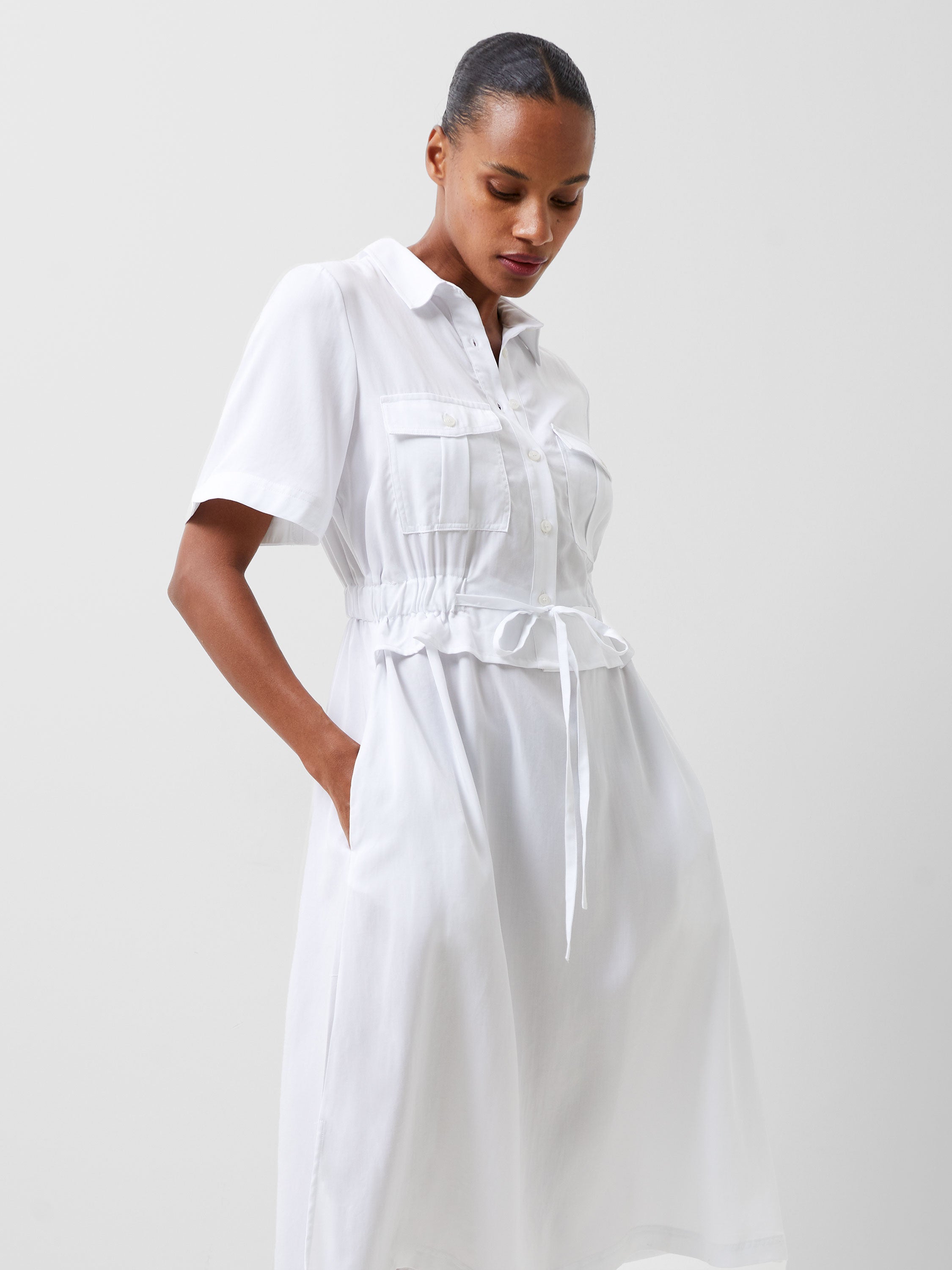 Vestido-Camisa Arielle para Estilo Versátil  

Vestido Tipo Blusa Arielle con Diseño Moderno  

Arielle - Vestido Elegante de Algodón Casual  

Vestido Corto Arielle con Detalles en Botones  

Modelo Arielle: Vestido-Camisa Fememino Primavera-Verano  

Vestido Camisero Arielle para Looks Diurnos y Nocturnos  

Arielle Vestido Transicional con Cuello Clásico  

Vestido-Camisa Estiloso Arielle de Mujer  

Arielle: Vestido Multiusos con Corte Camisero  

Vestido Arielle en Tela Fluida - Estilo Casual y Sofisticado