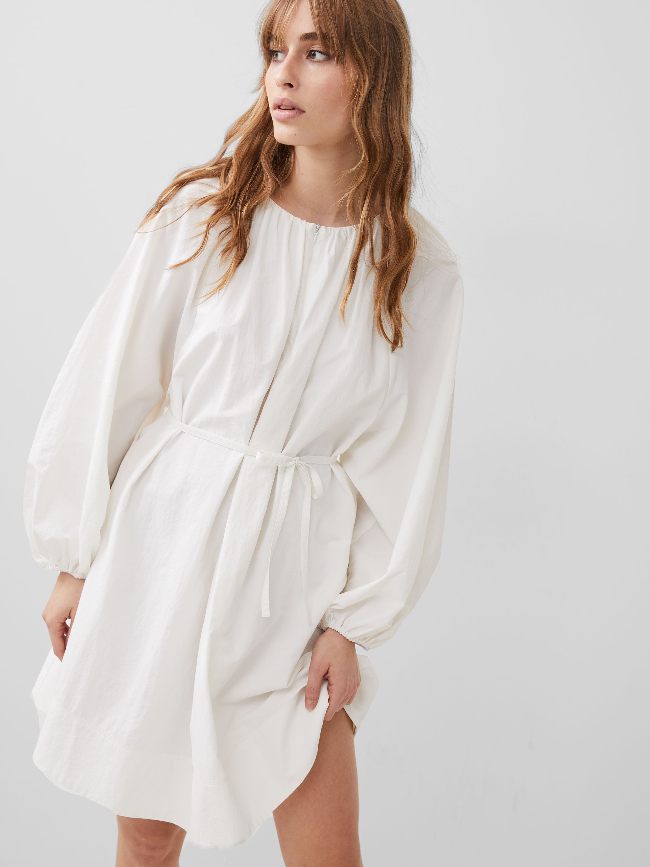 Vestido Alora con Detalle de Cremallera Elegante - Diseño Moderno para Ocasiones Especiales