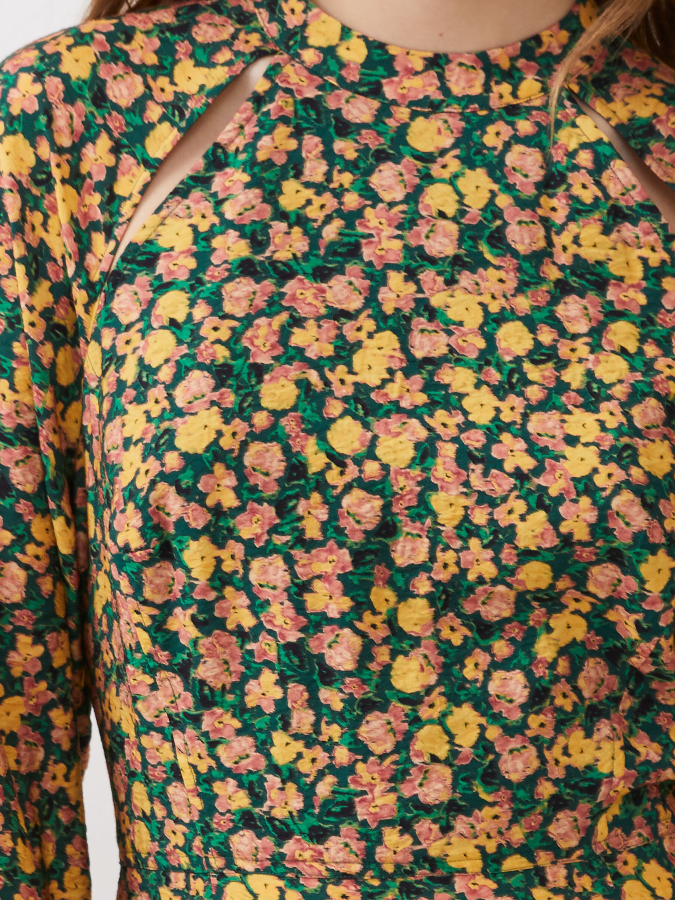 Vestido Corto con Detalle de Relieve - Colección Otoño Aleezia Flavia