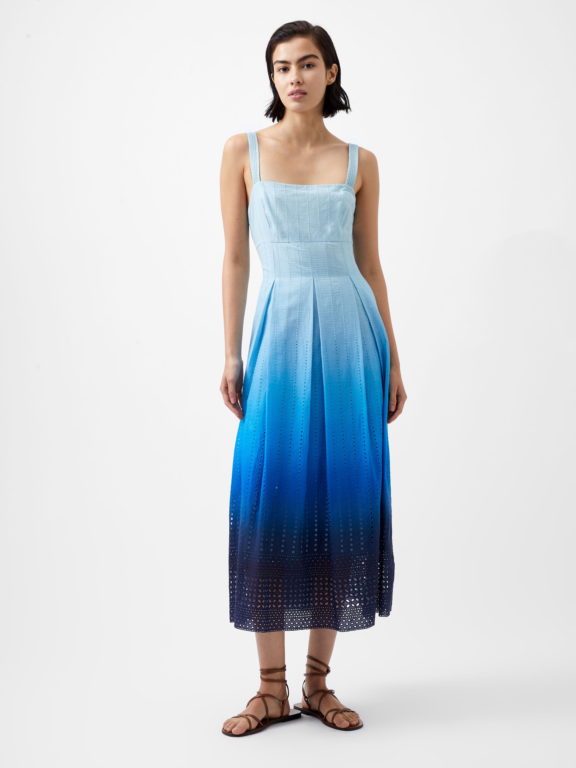 Vestido Bordado Abana Biton - Diseño Artesanal con Detalles Únicos