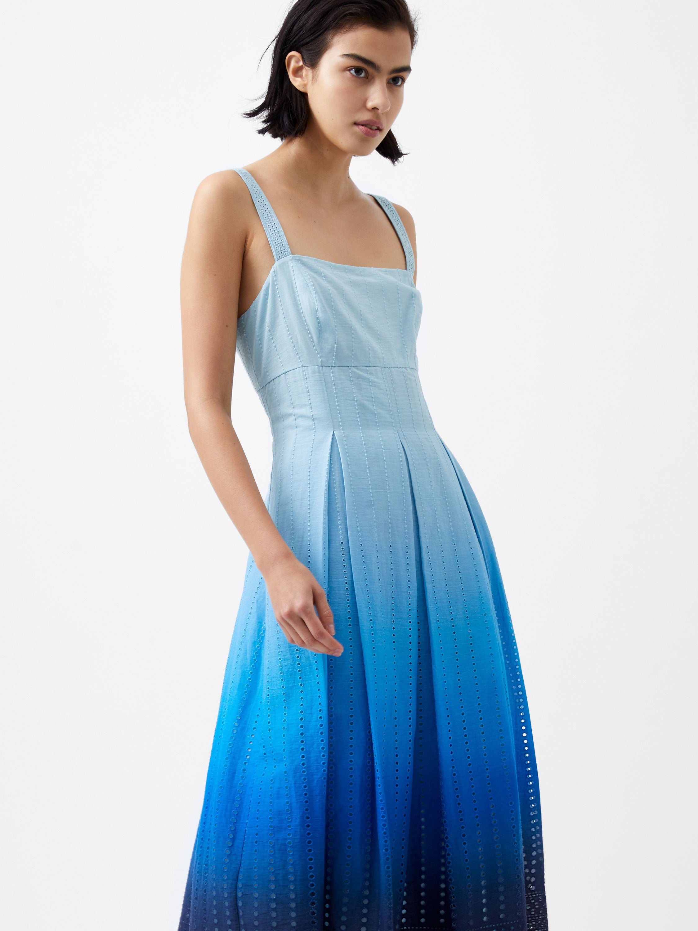 Vestido Bordado Abana Biton - Diseño Artesanal con Detalles Únicos