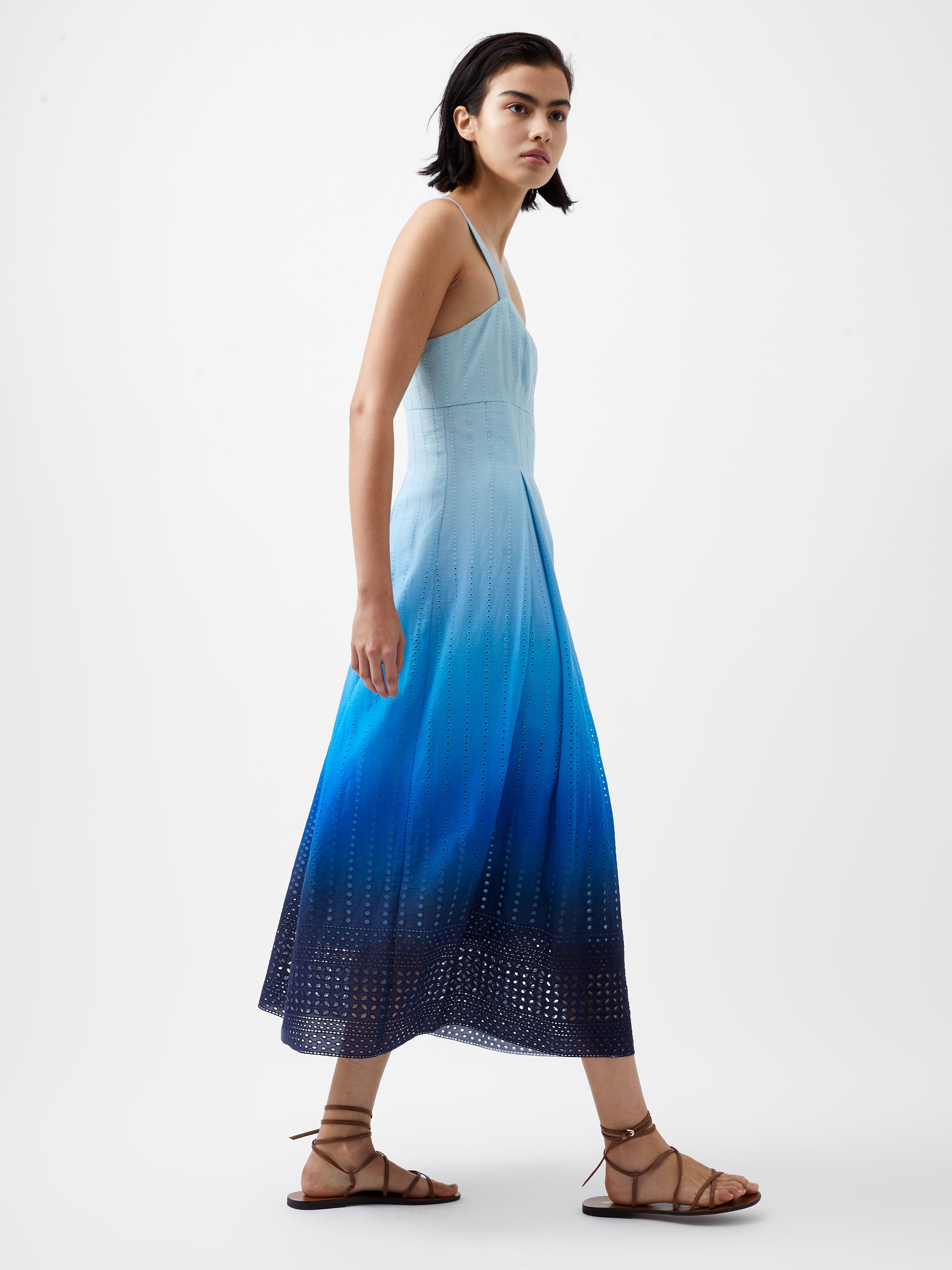 Vestido Bordado Abana Biton - Diseño Artesanal con Detalles Únicos