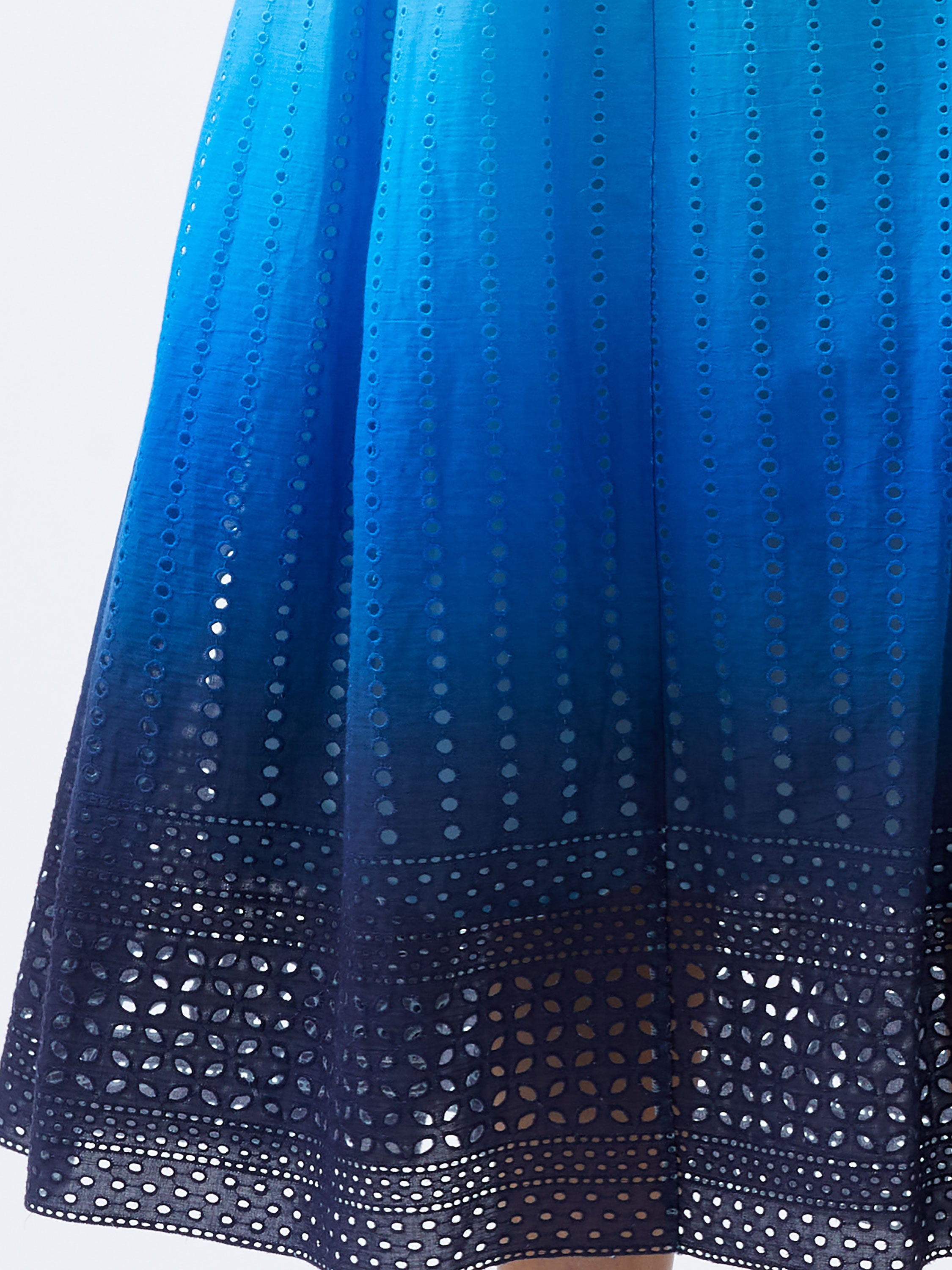 Vestido Bordado Abana Biton - Diseño Artesanal con Detalles Únicos