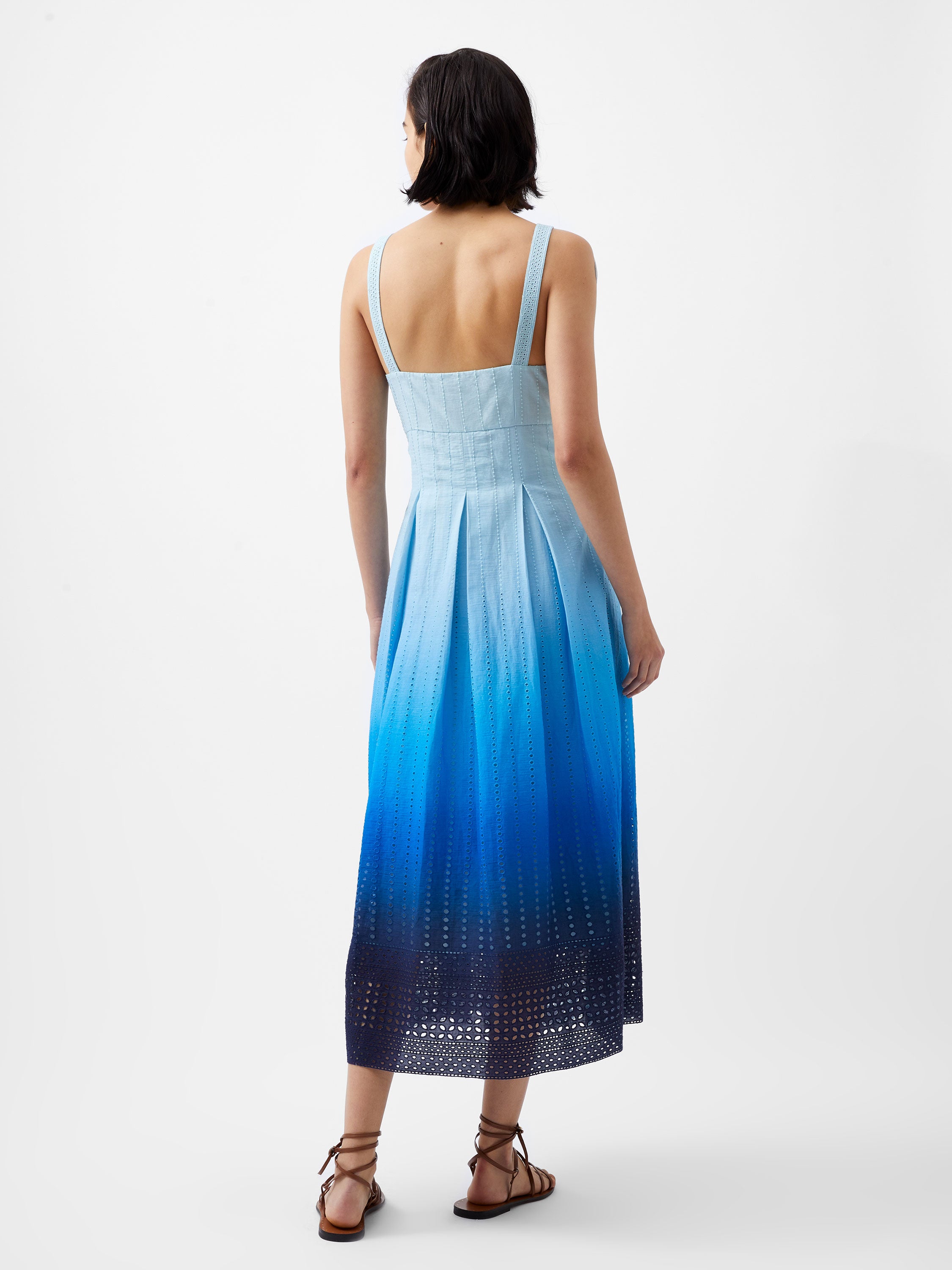 Vestido Bordado Abana Biton - Diseño Artesanal con Detalles Únicos