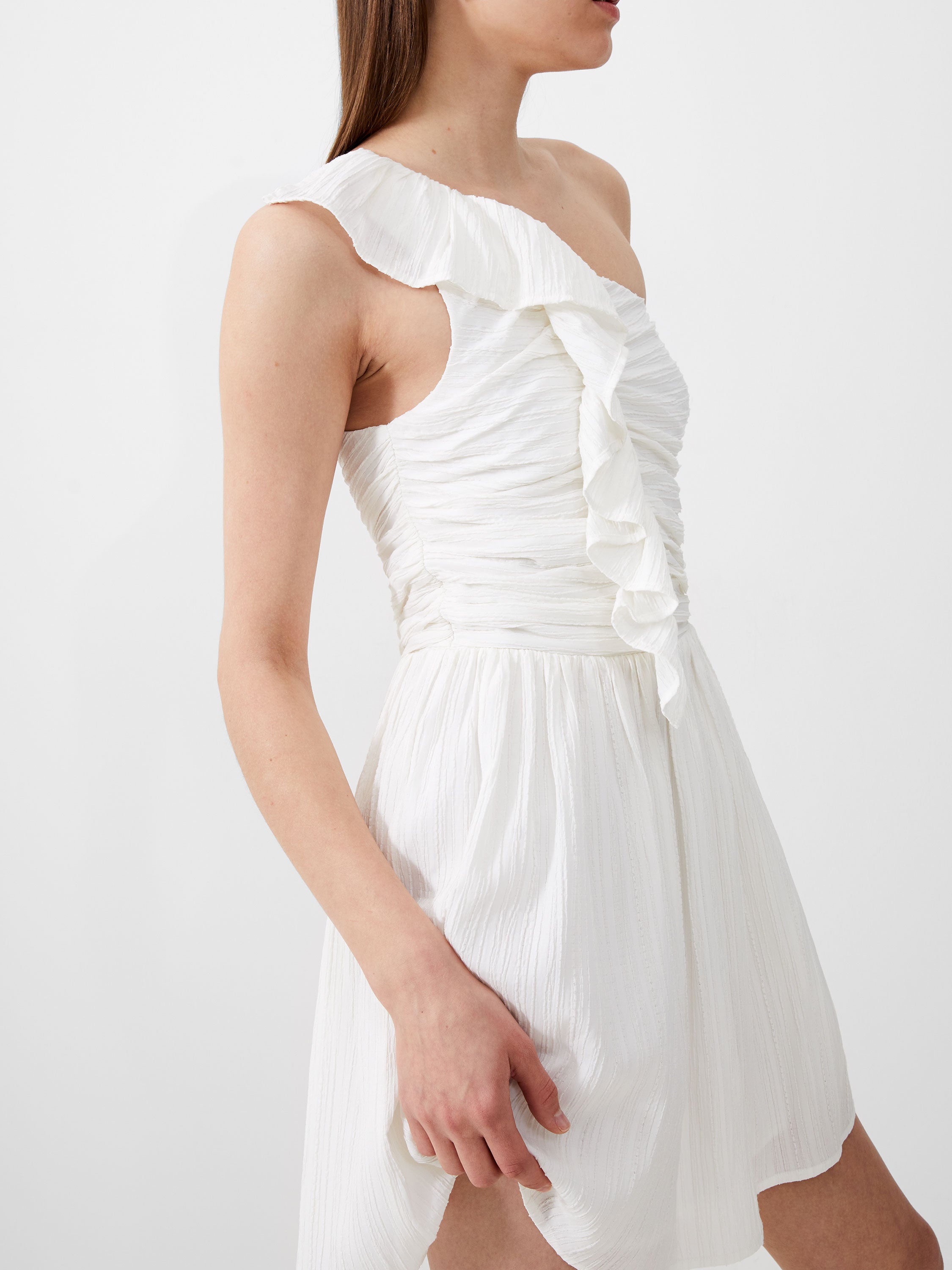 Vestido Corto Plisado con Detalles Volantes Bonny