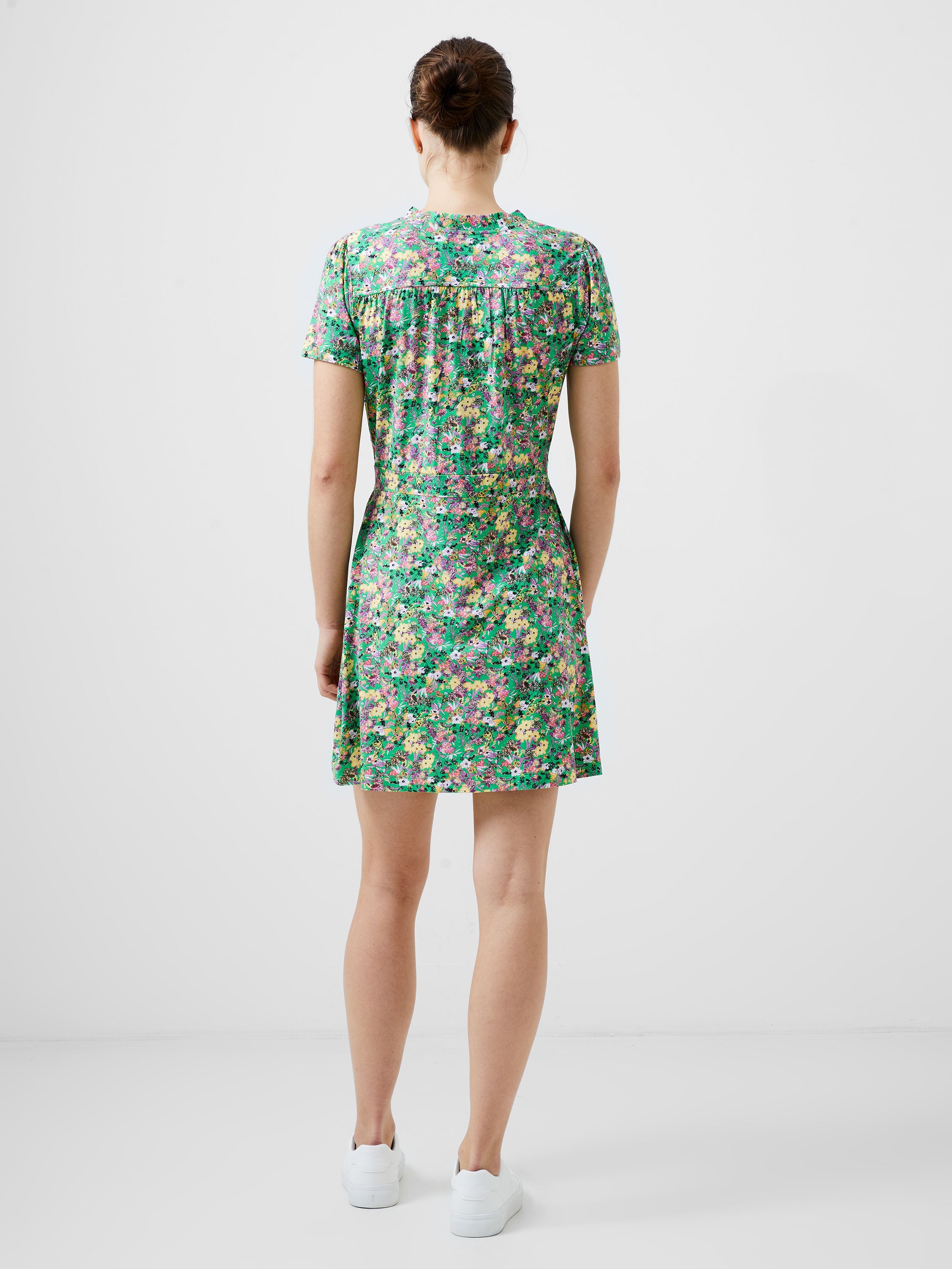 Vestido Corto Blossom con Detalle en Escote V - Estilo Moderno y Fresco