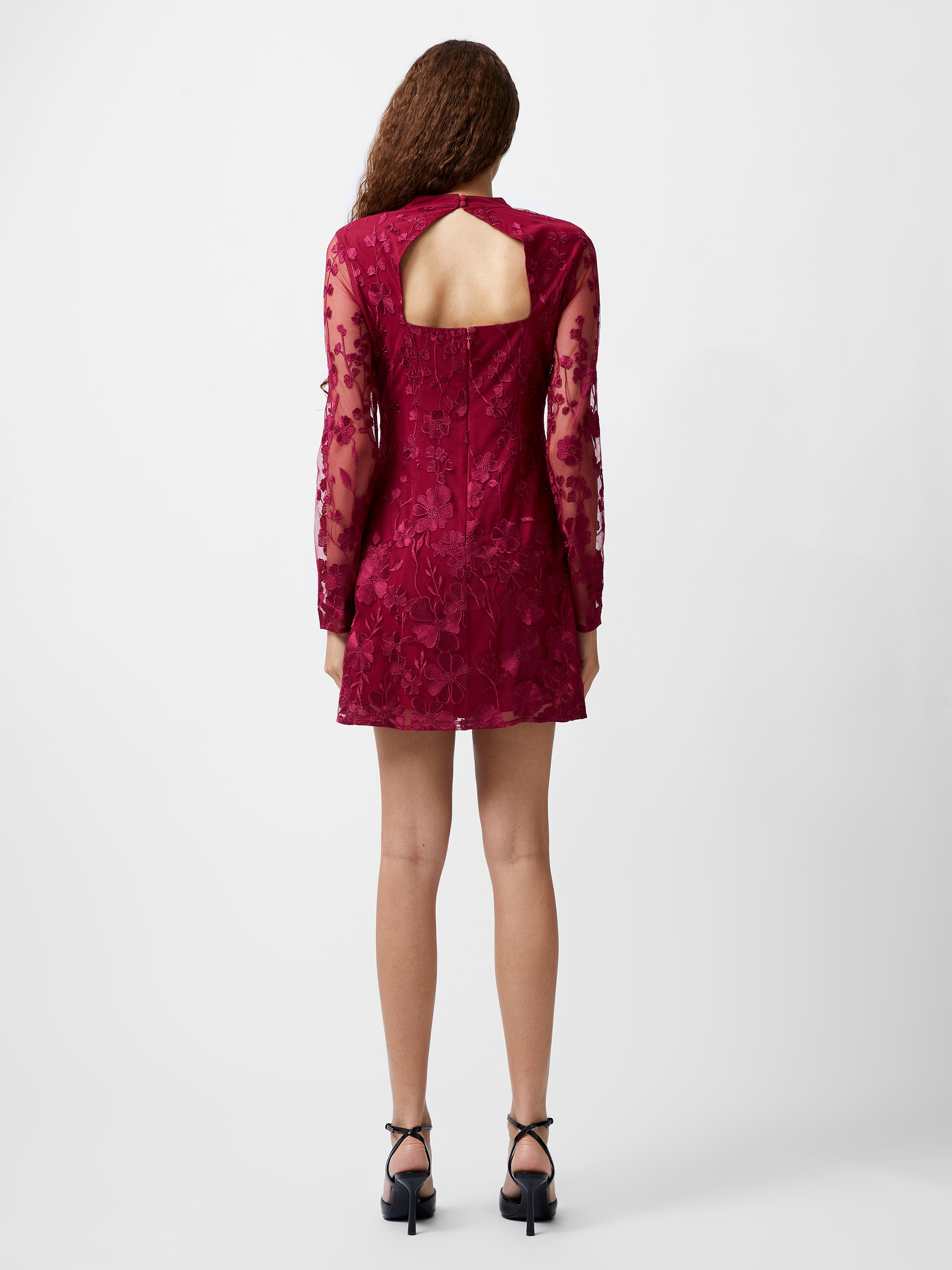 Vestido Corto Astrida con Diseño Floral Tridimensional
