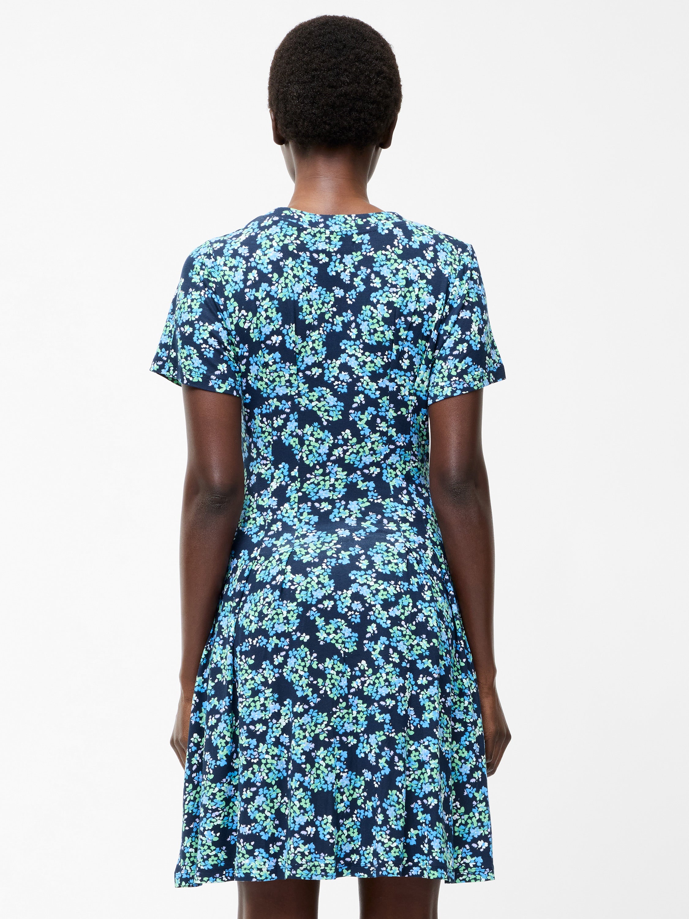 Vestido Elegante con Detalles Voluminosos - Benedetta Colección Moda