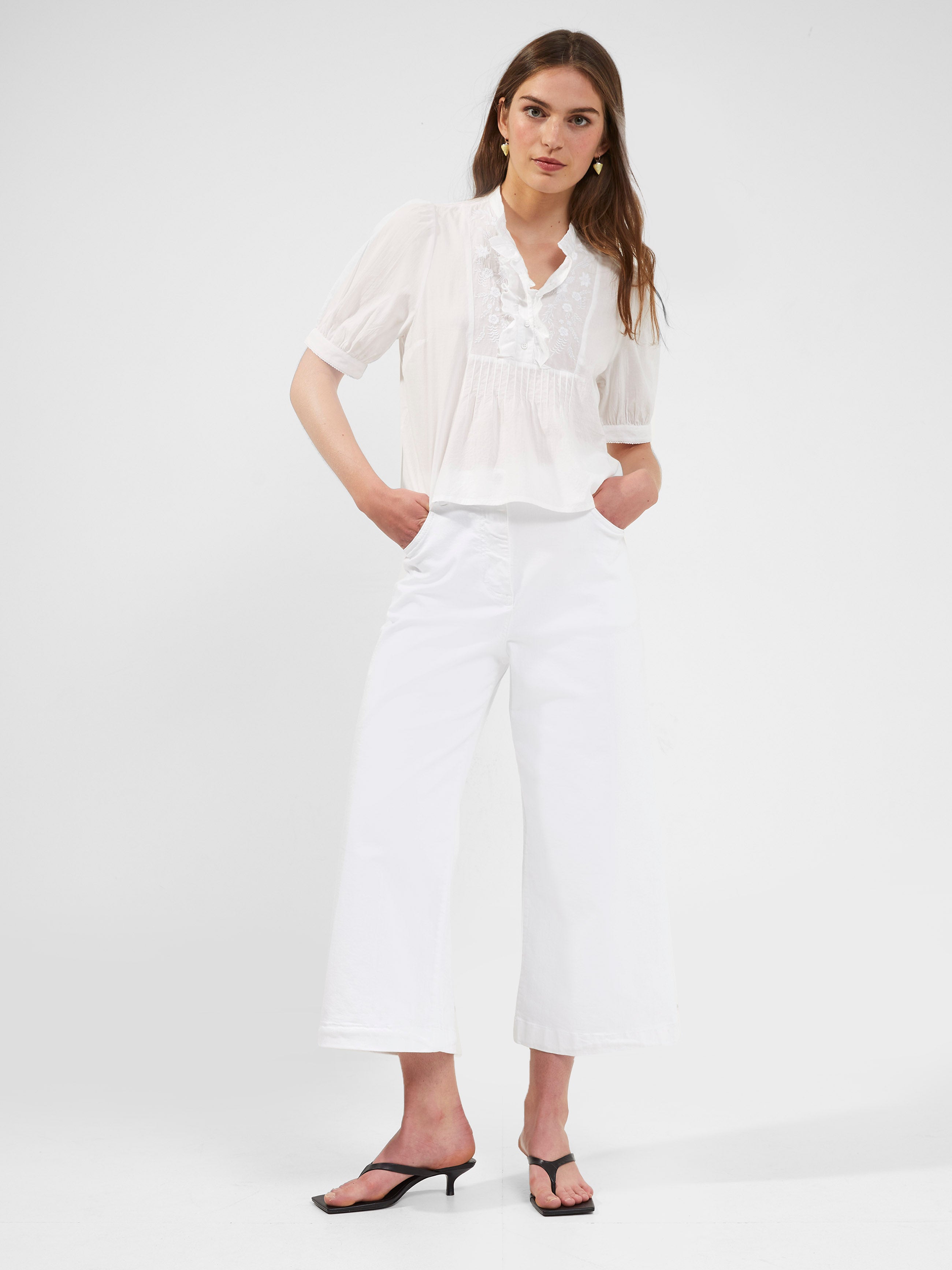 Alowie Blusa Corta en Algodón Orgánico con Detalles Bordados