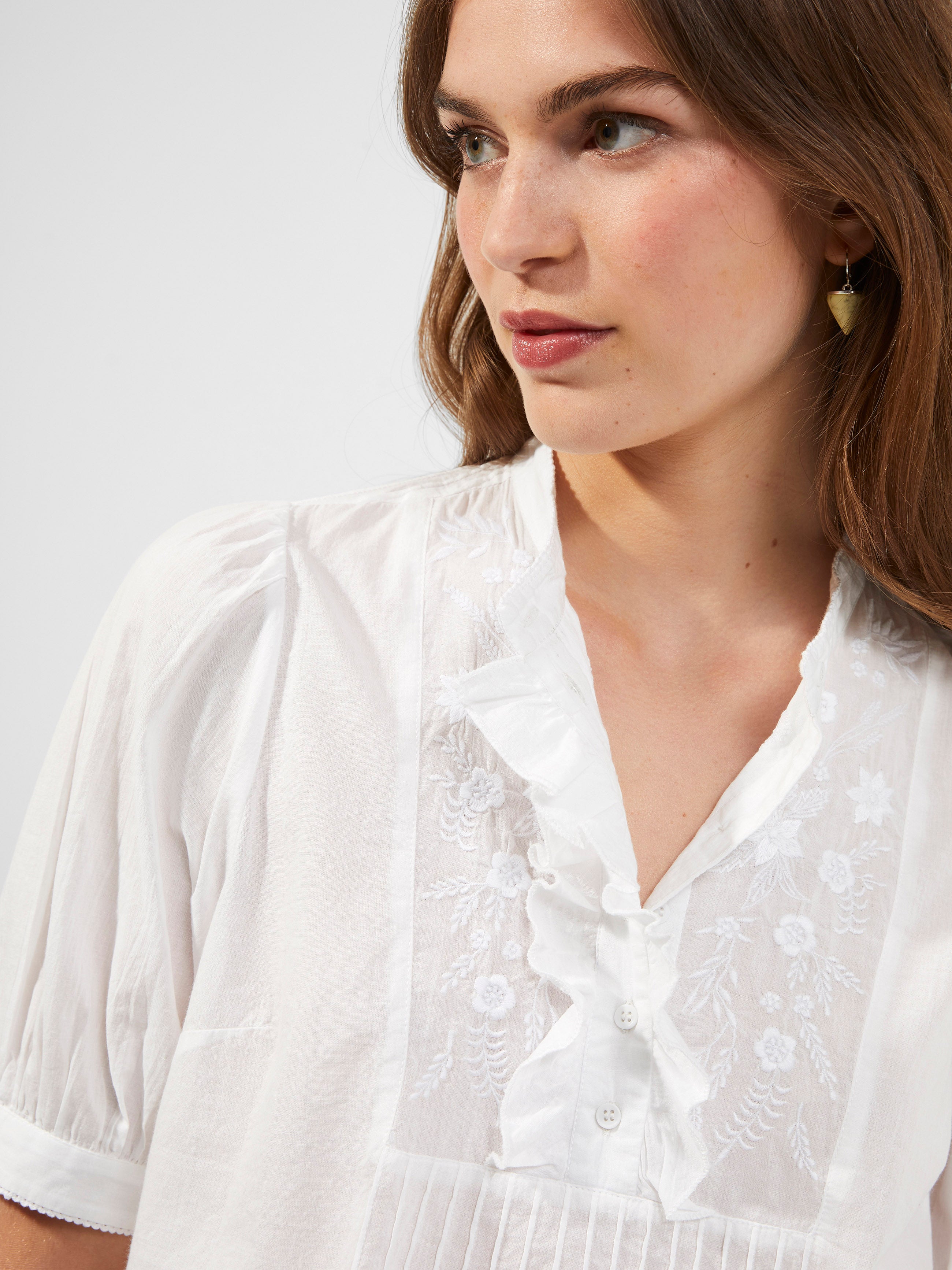 Alowie Blusa Corta en Algodón Orgánico con Detalles Bordados