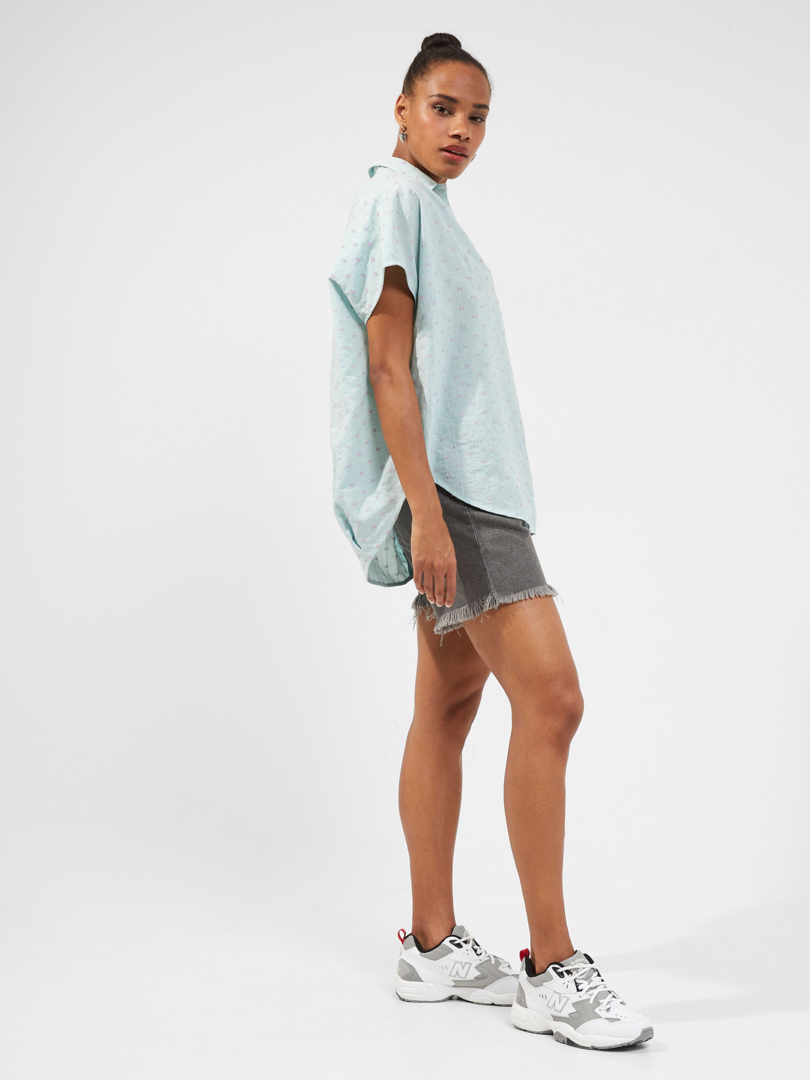 Camiseta Casual Rhodes de Bea Dobbie - Algodón Orgánico, Diseño Moderno y Confort Superior