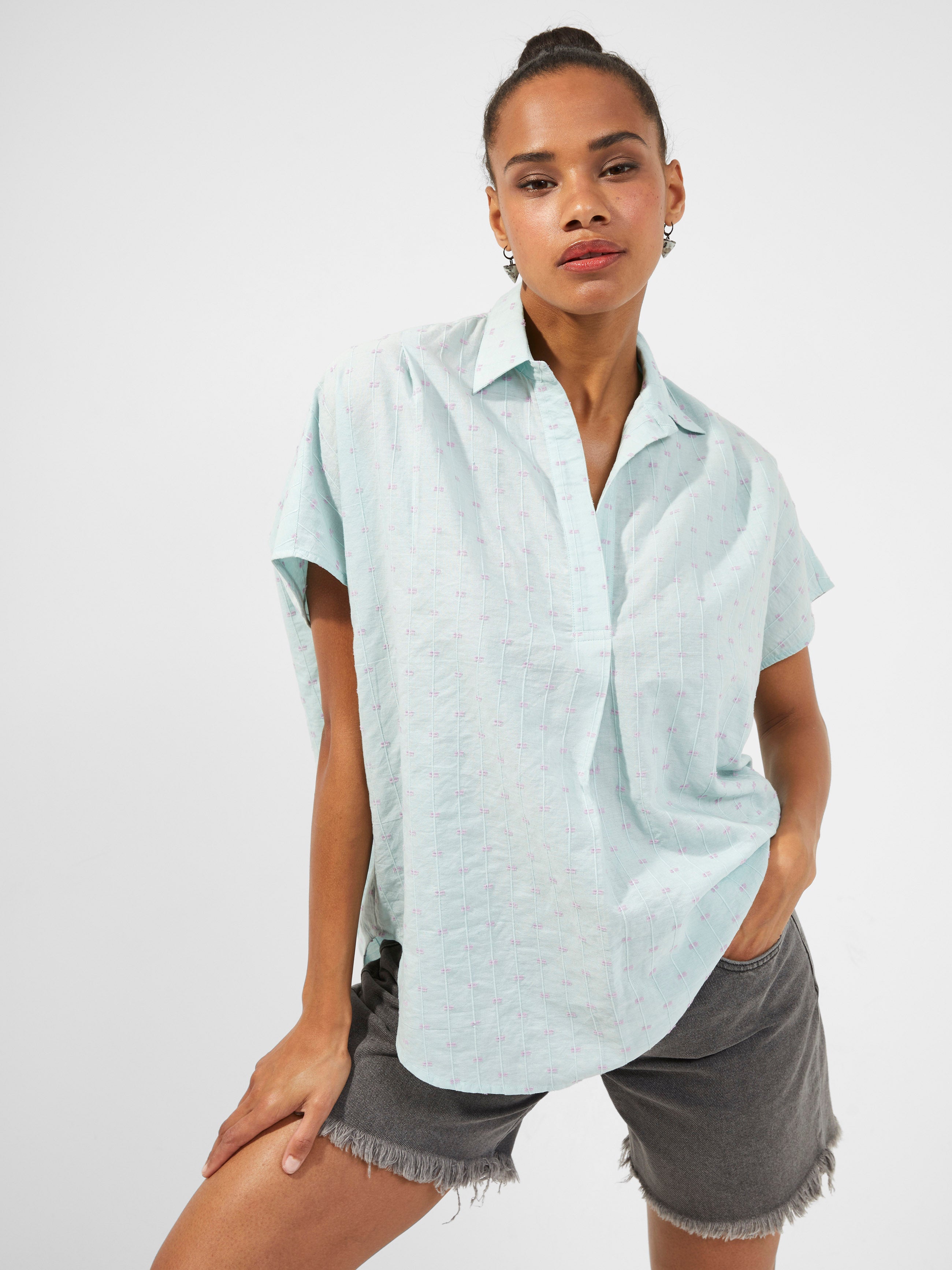 Camiseta Casual Rhodes de Bea Dobbie - Algodón Orgánico, Diseño Moderno y Confort Superior