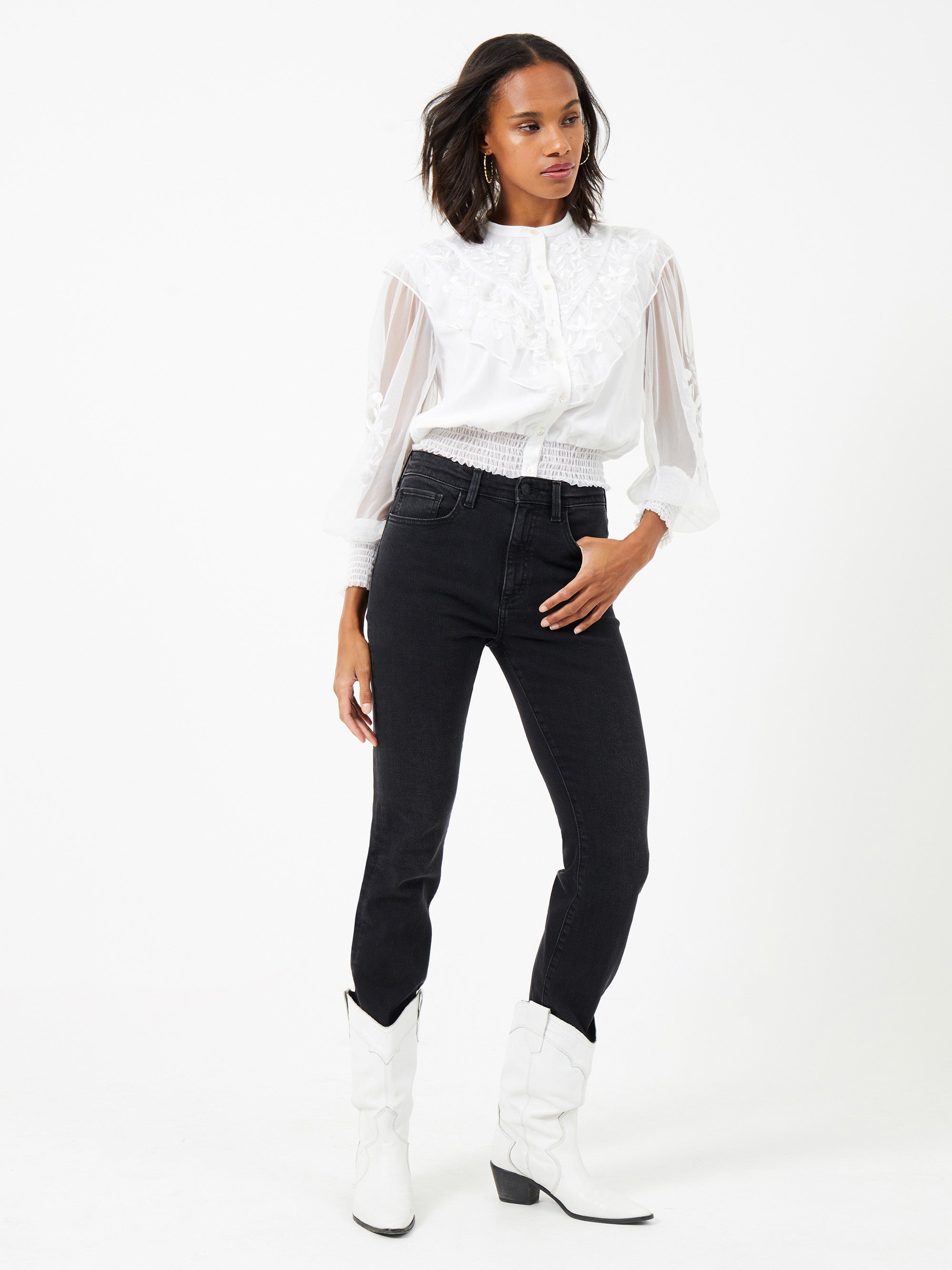 Blusa Transparente de Encaje con Volantes y Bordados Artesanales