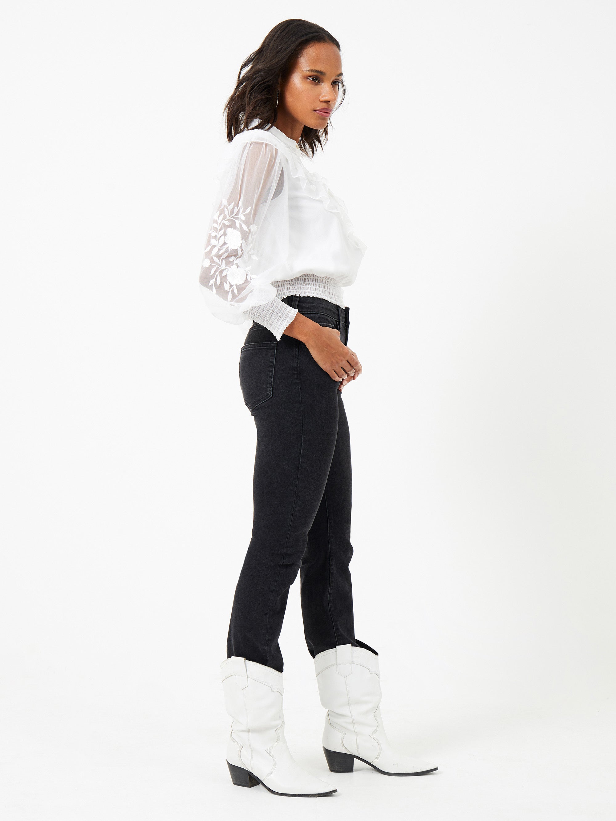 Blusa Transparente de Encaje con Volantes y Bordados Artesanales