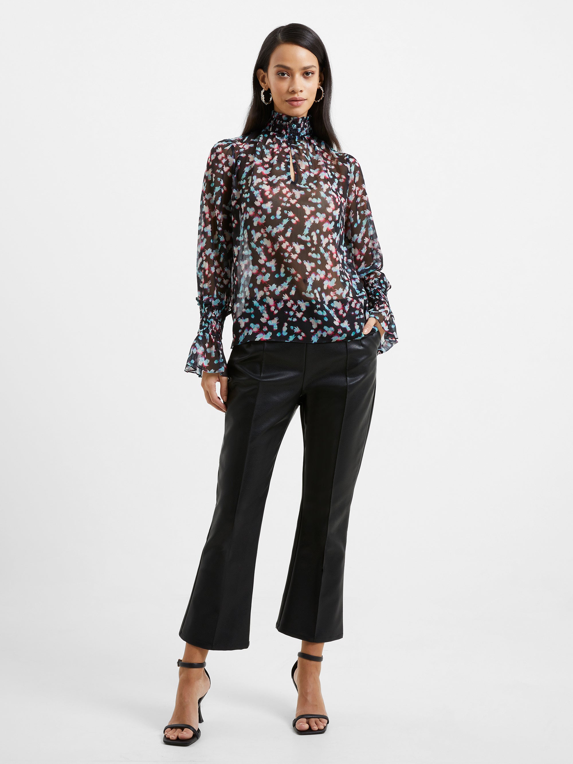 Blusa Hallie de Cuello Alto - Material Reciclado Eco-Friendly por Anye