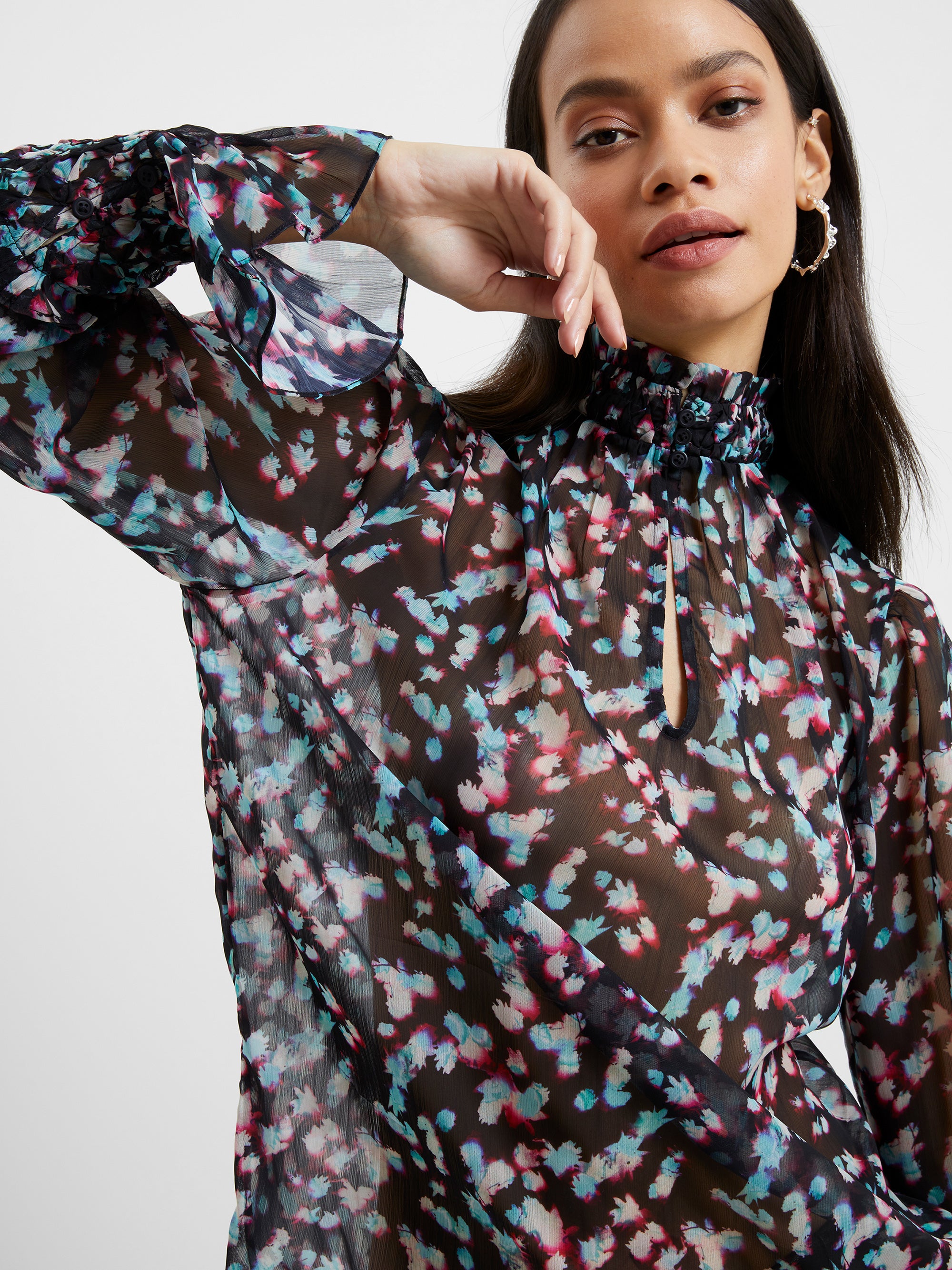 Blusa Hallie de Cuello Alto - Material Reciclado Eco-Friendly por Anye