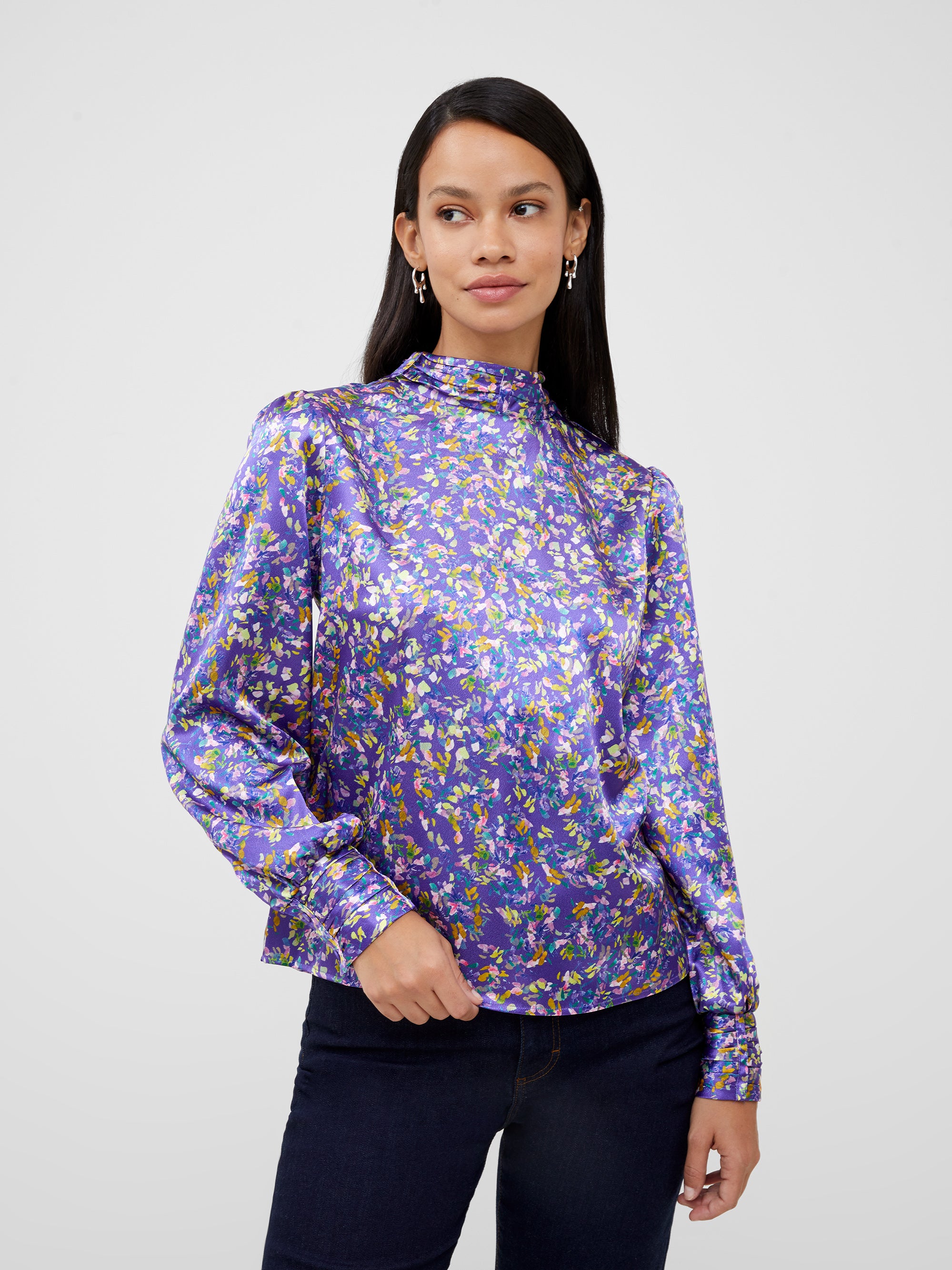 Blusa Elegante de Satén Suave con Toque Brillante