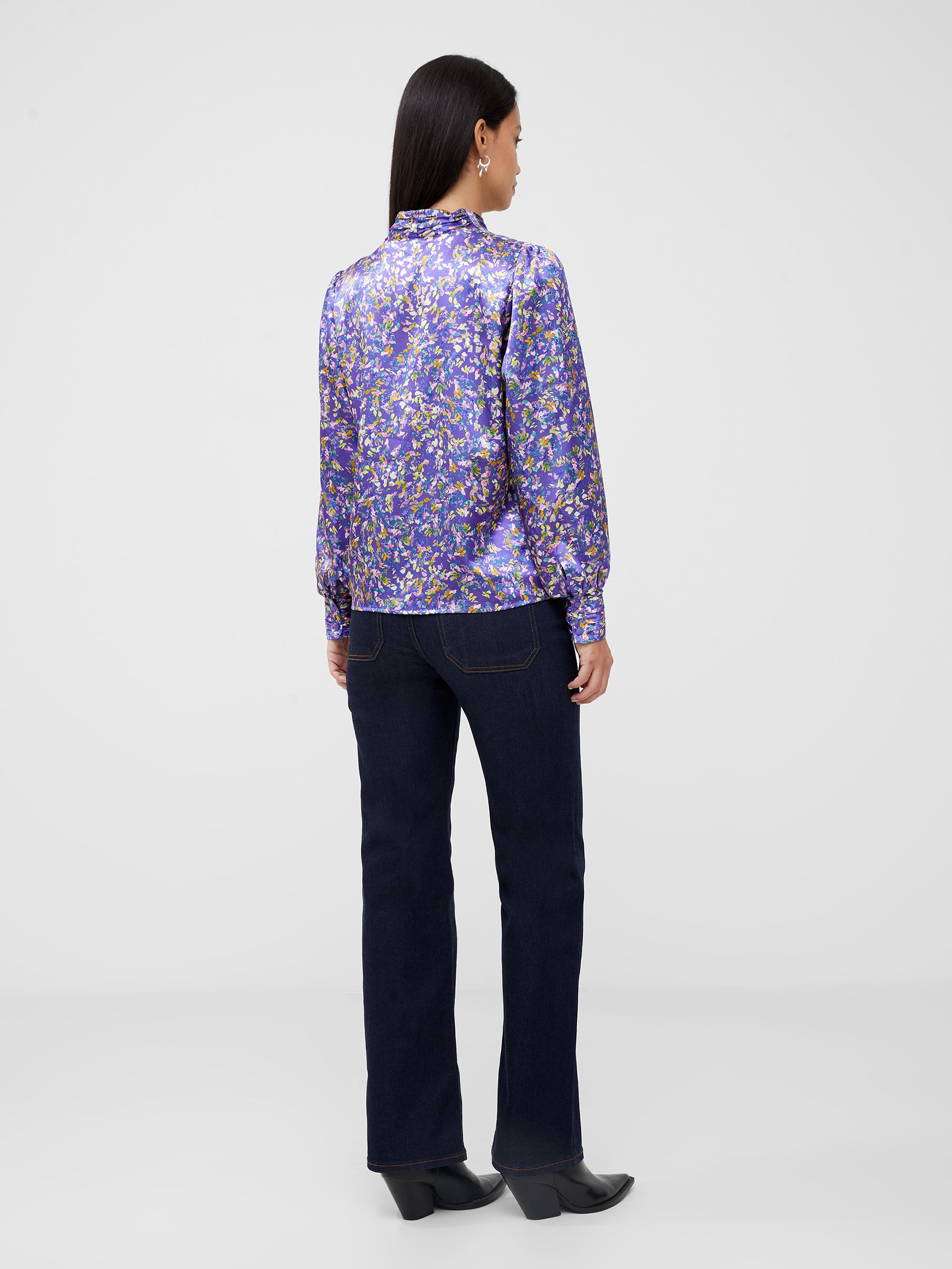 Blusa Elegante de Satén Suave con Toque Brillante