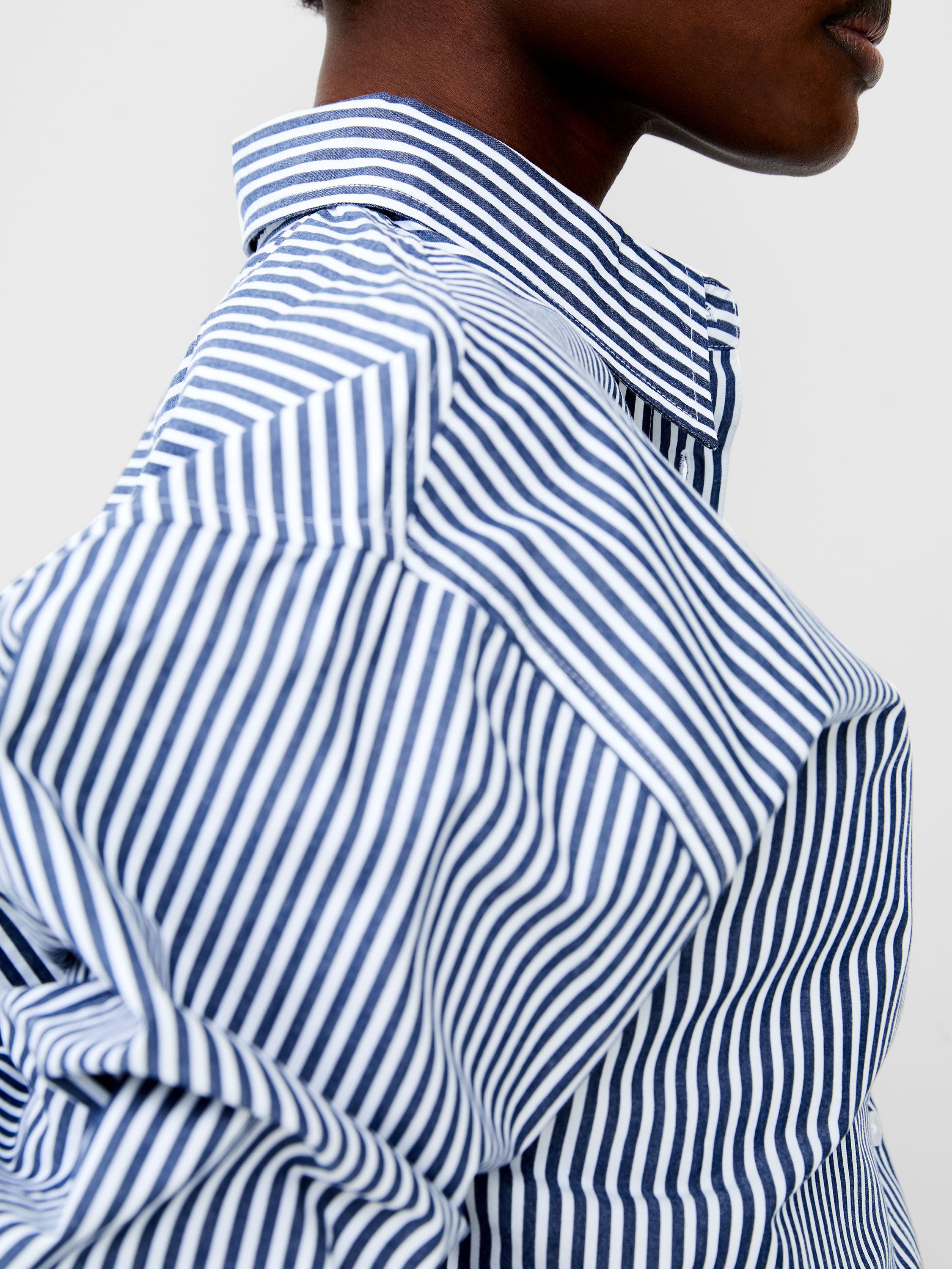 Camisa Alissa Recortada con Rayas - Estilo Urbano y Fresco
