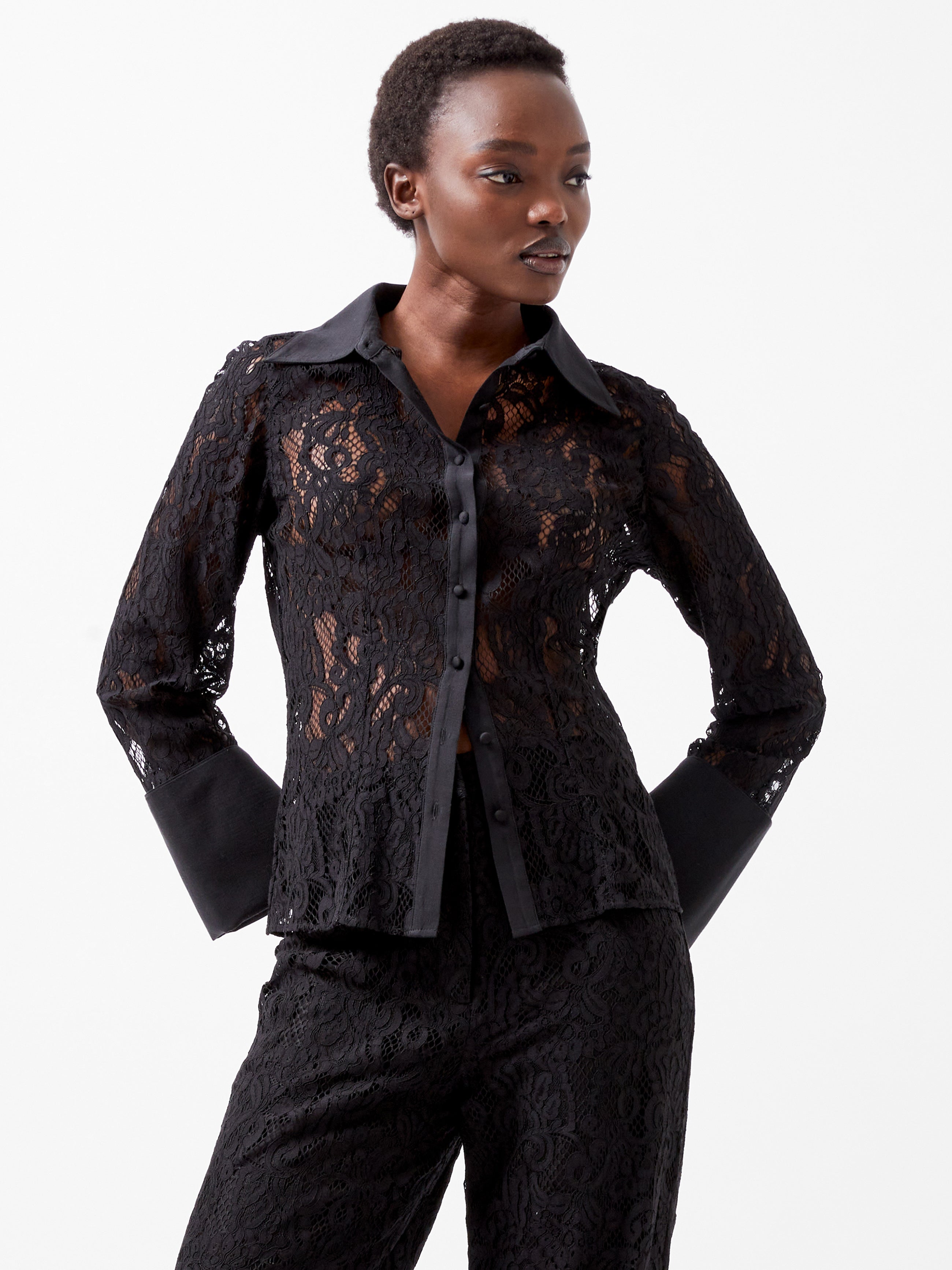 Camisa Elegante Asura con Mangas Largas y Detalles de Encaje