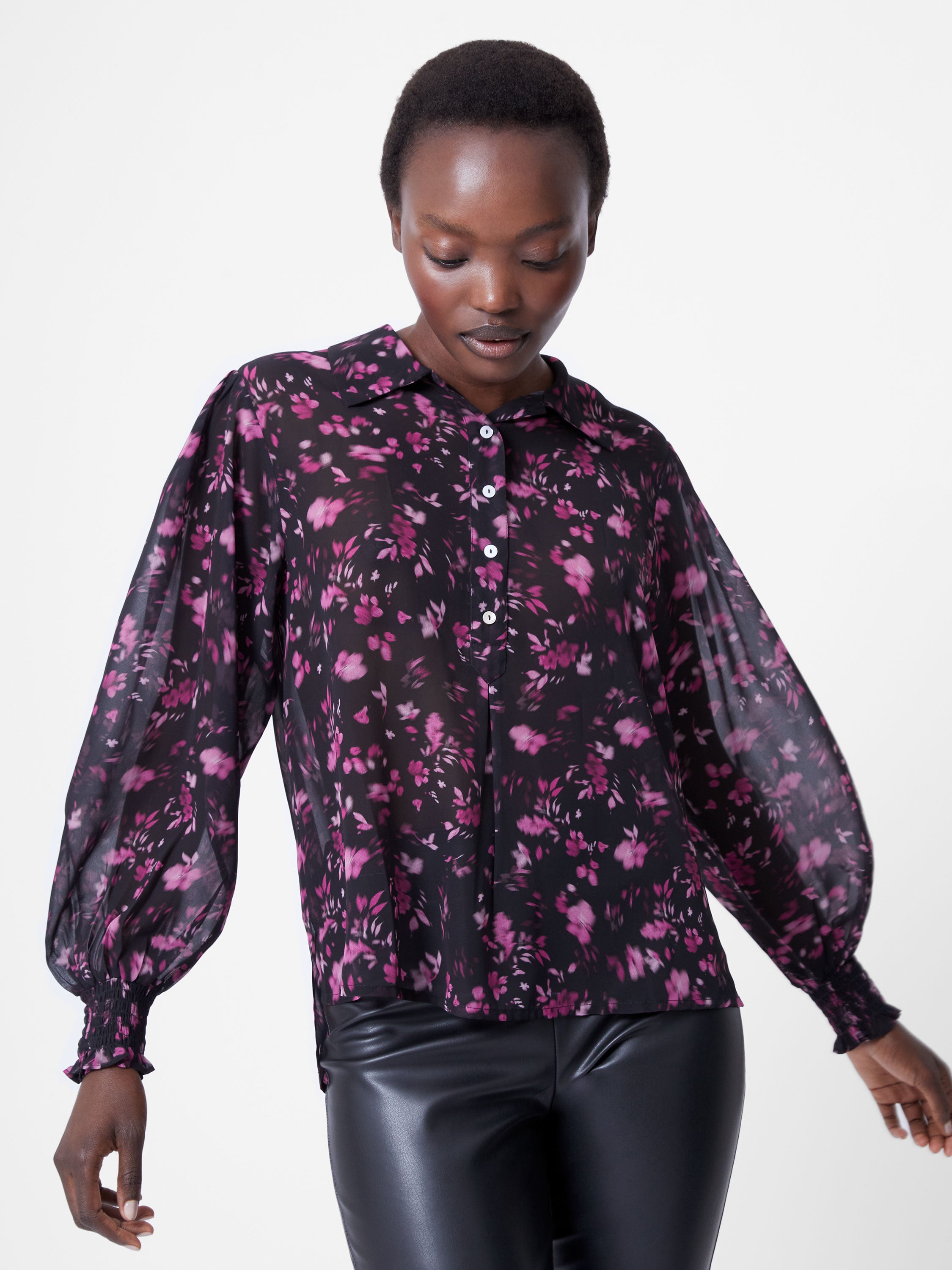 Blusa Aden con Mangas Obispo y Puños Fruncidos de Diseño