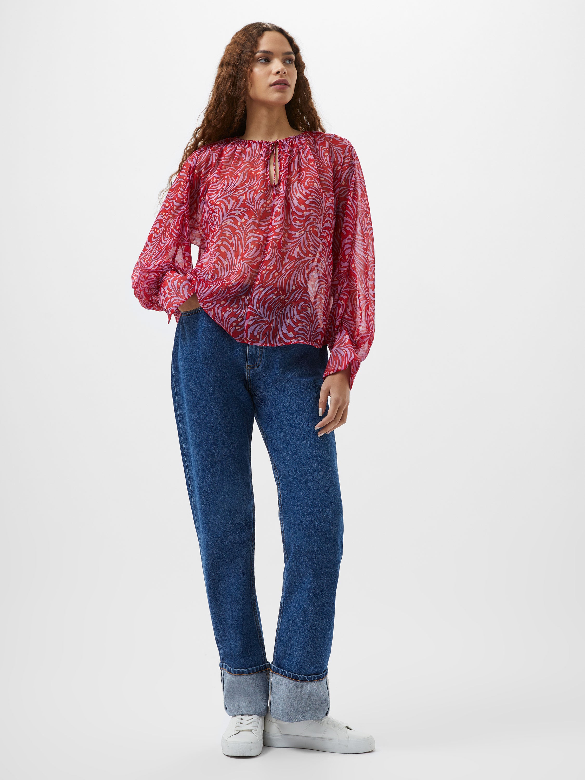 Blusa Estilosa de Chiffon con Manga Larga y Detalle de Ojal Decorativo - Diseño floral elegante para ocasiones especiales