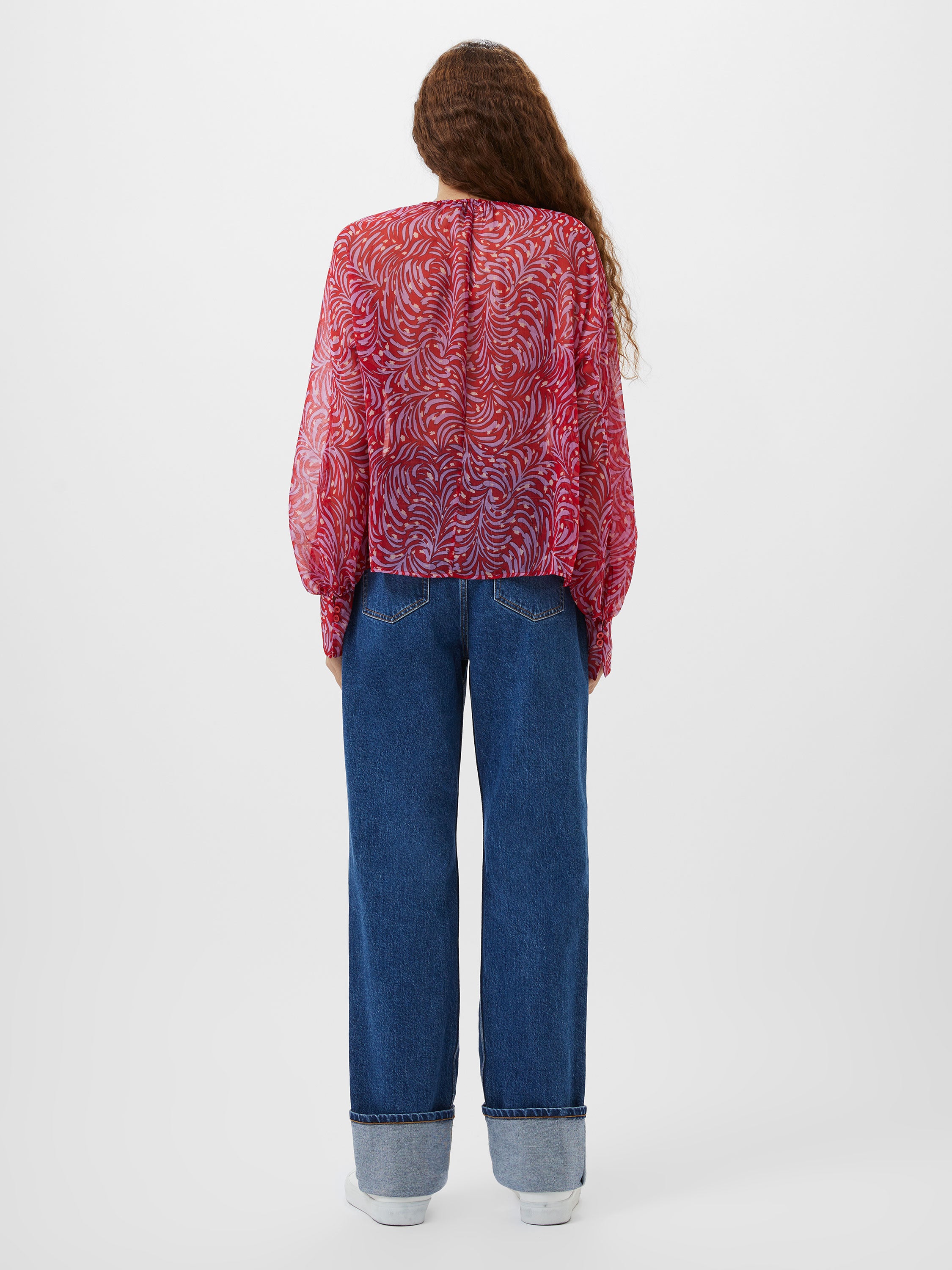 Blusa Estilosa de Chiffon con Manga Larga y Detalle de Ojal Decorativo - Diseño floral elegante para ocasiones especiales