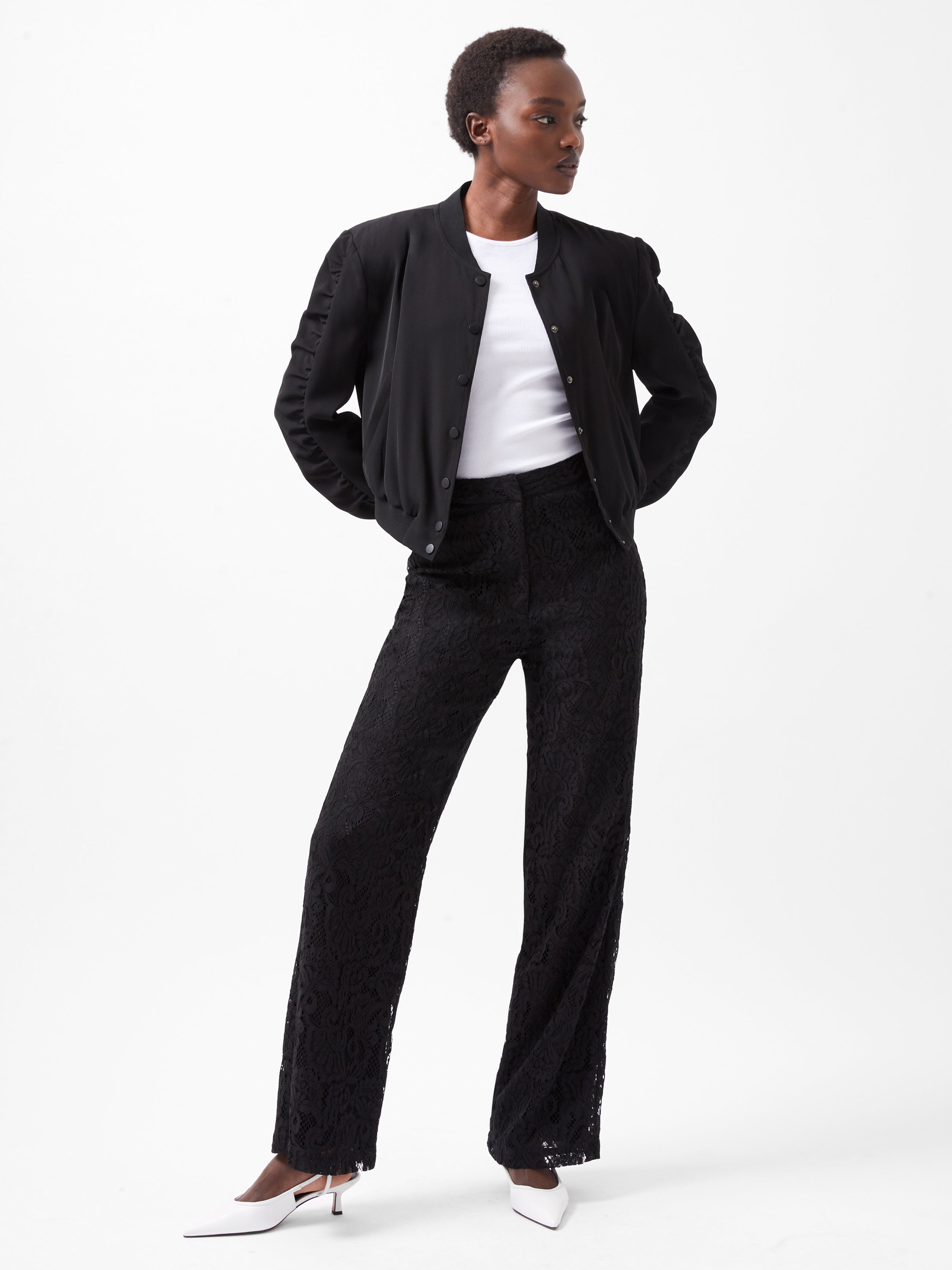 Pantalones Acampanados Asura con Detalles de Encaje