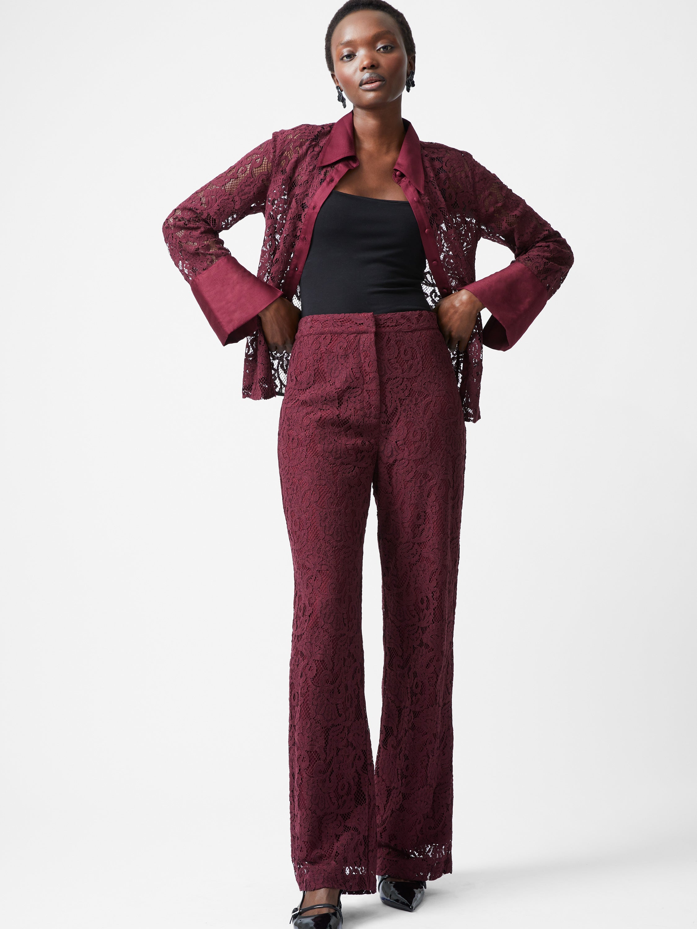Asura - Pantalones Acampanados de Mujer con Detalles de Encaje y Diseño Exclusivo