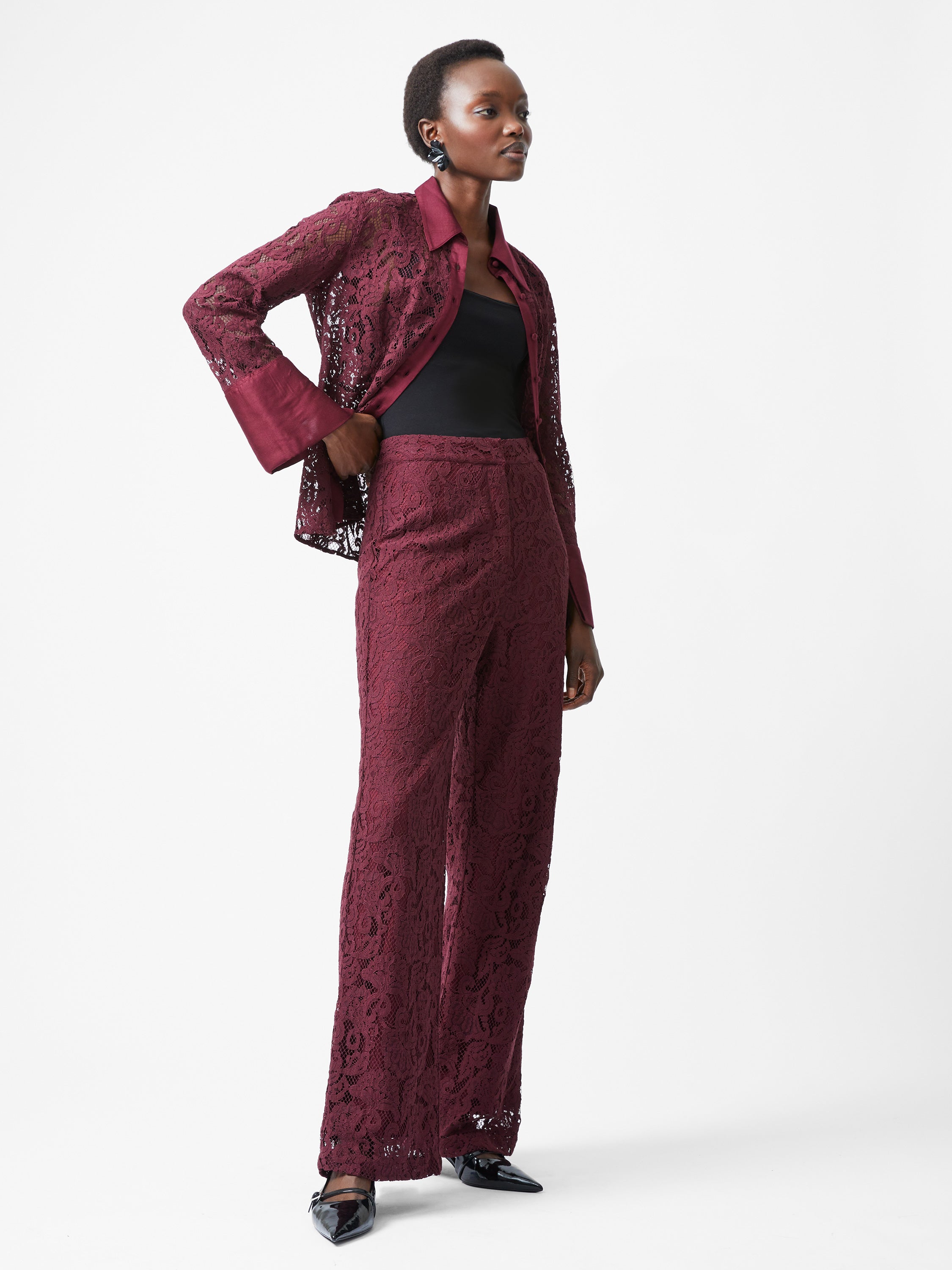 Asura - Pantalones Acampanados de Mujer con Detalles de Encaje y Diseño Exclusivo