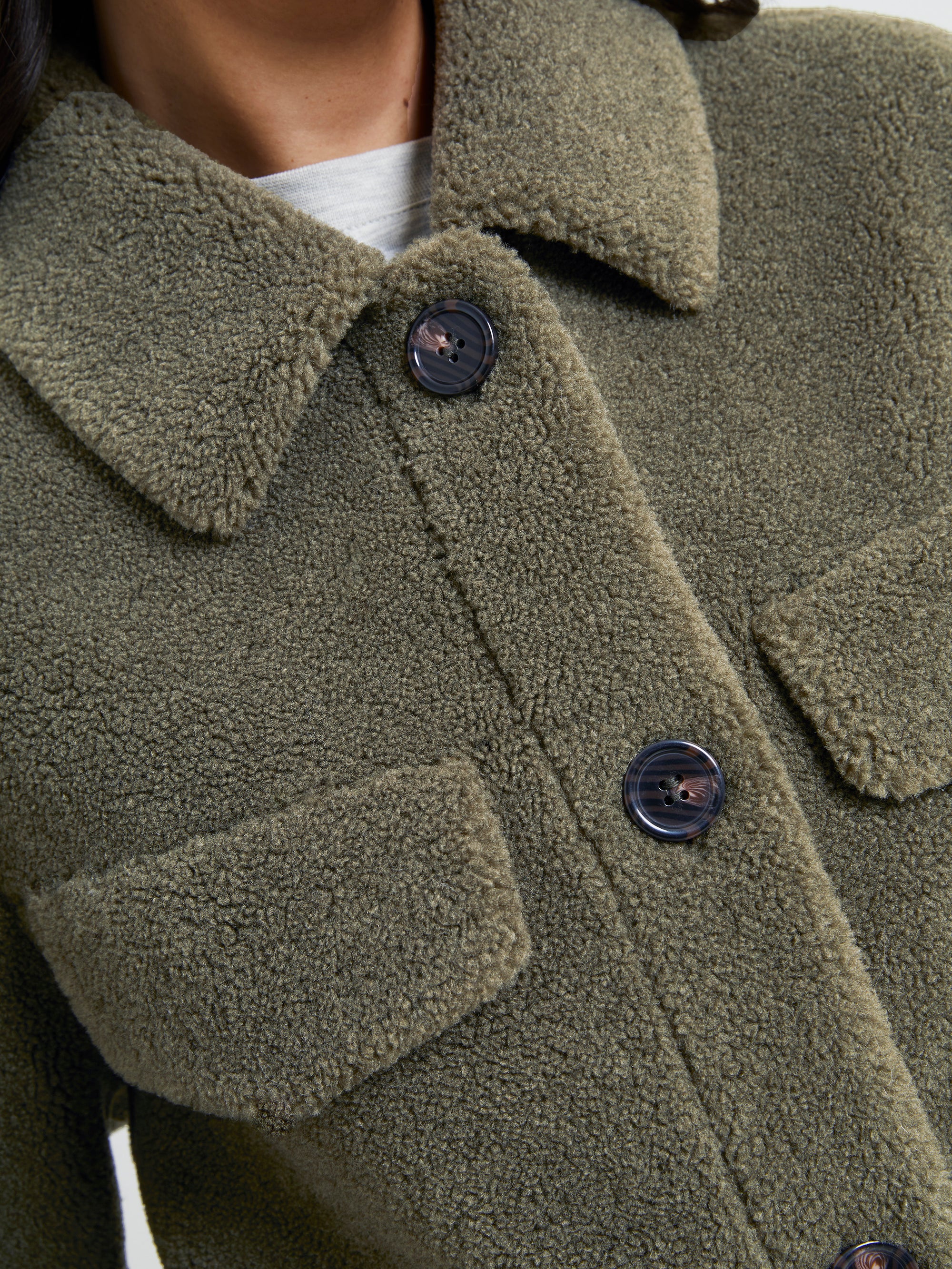 Chaqueta Térmica Alona Borg para Climas Fríos - Diseño Premium 
Abrigo Alona Borg con Tecnología Antiviento – Estilo Moderno 
Parka Ultraligera Alona Borg – Resistente al Agua y Versátil 
Chaqueta Impermeable Alona Borg para Aventuras Urbanas 
Abrigo Alona Borg con Capucha Desmontable – Máxima Funcionalidad