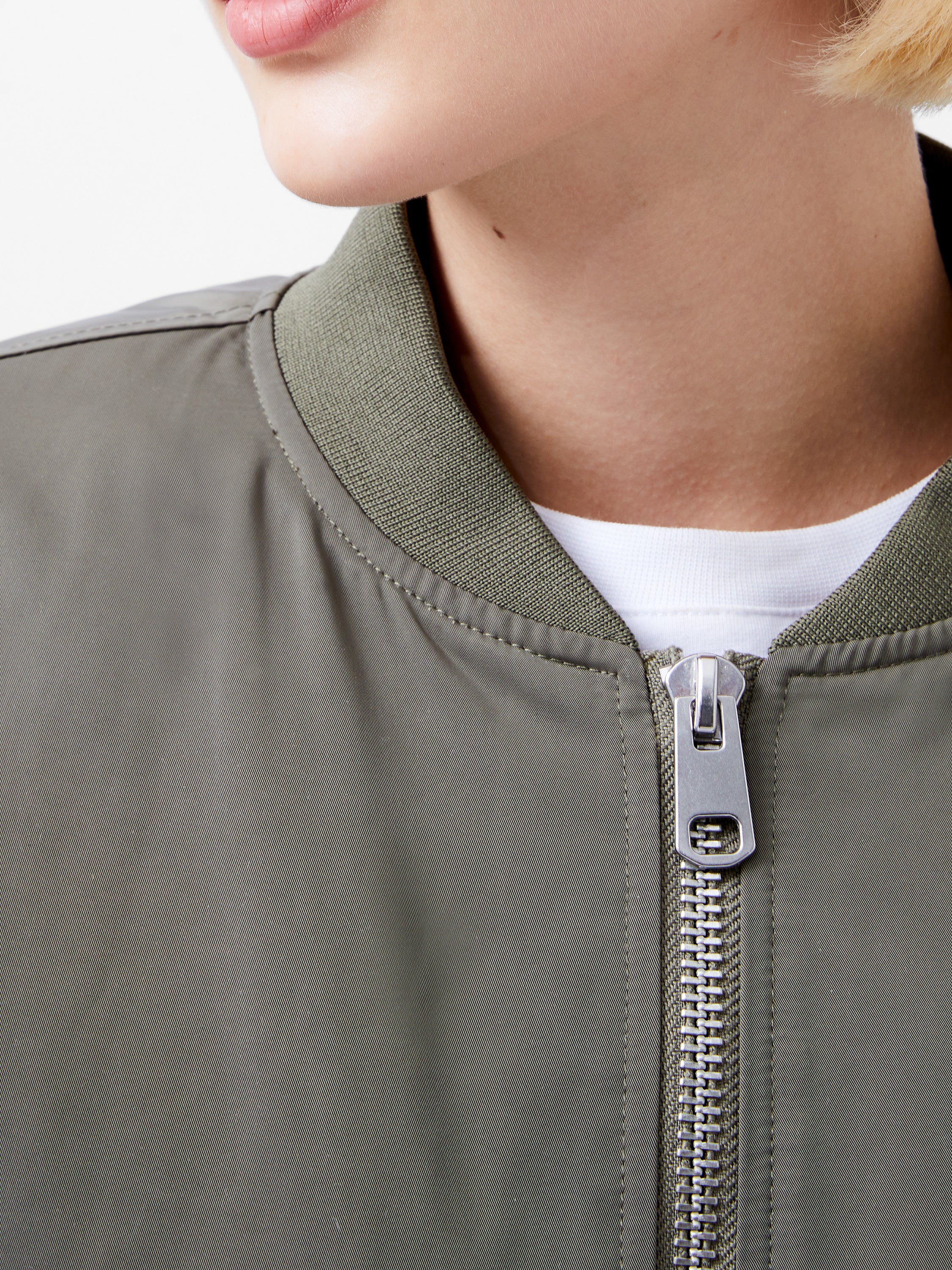 Chaqueta Behati Estilo Bomber - Abrigo Moderno de Diseño Exclusivo para Look Urbano
