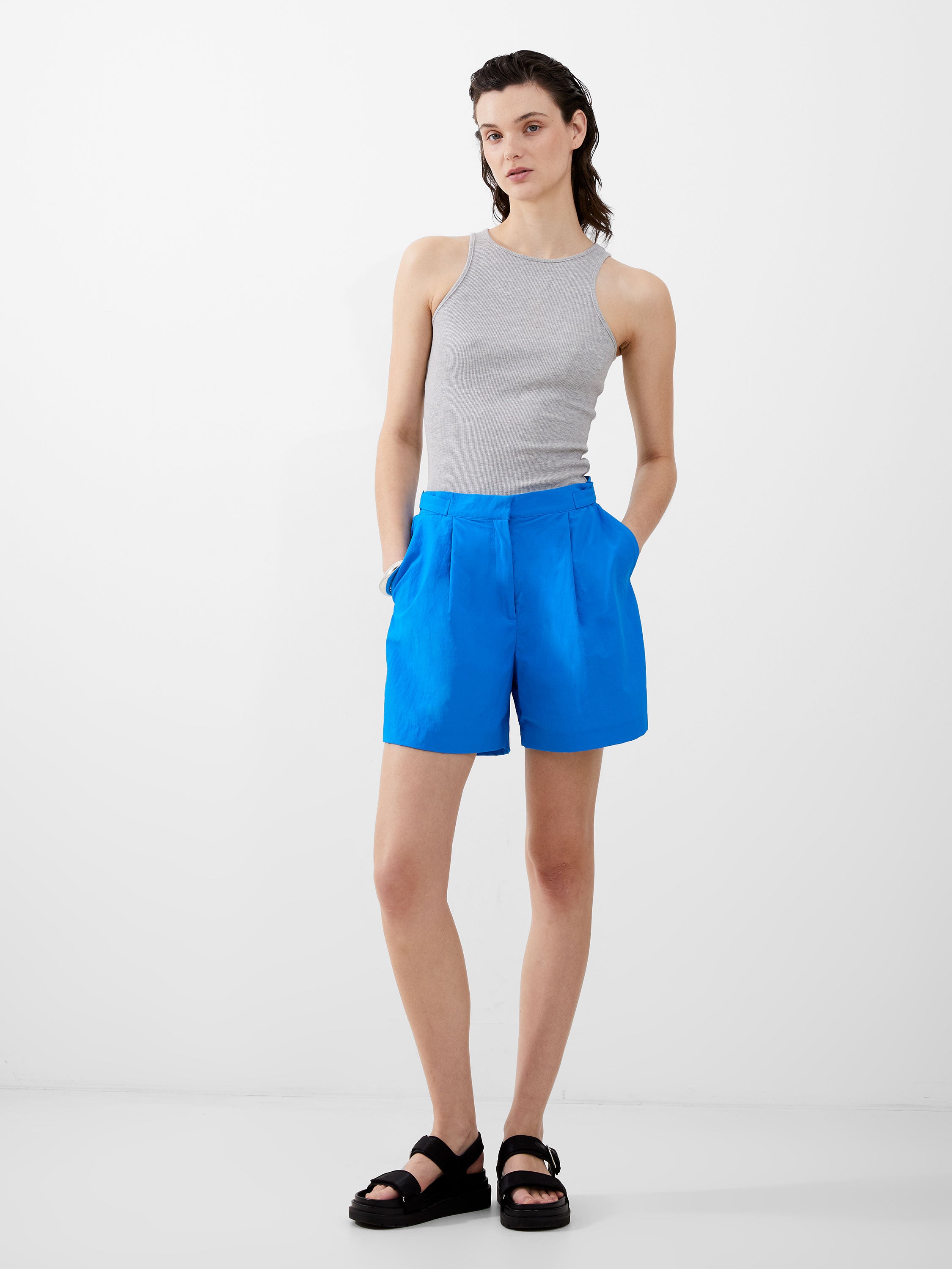 ¡Alora Shorts Deportivos! Pantalones Cortos Ligeros para Verano - Estilo Moderno y Cómodo