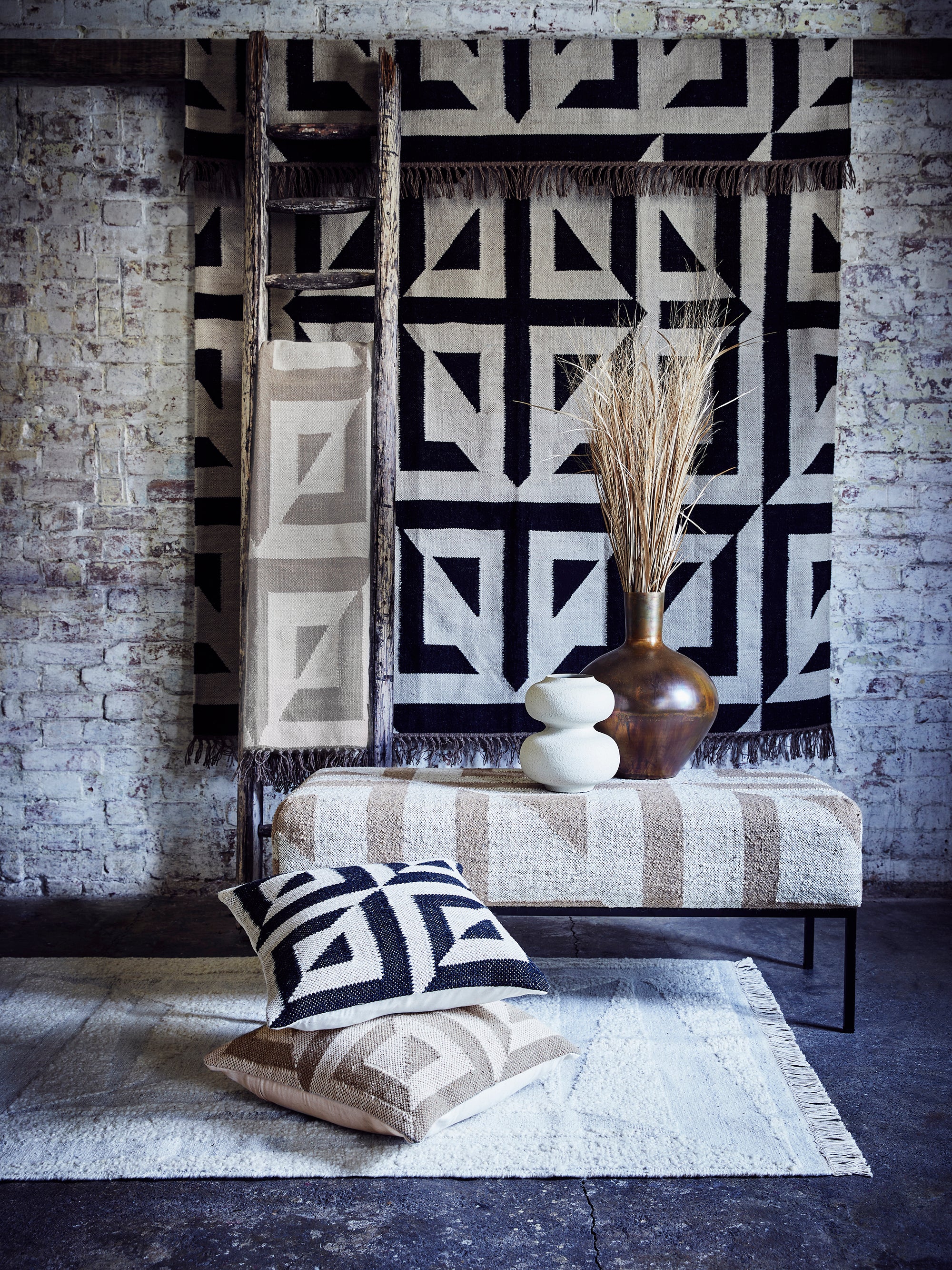 Delphi Cushion
