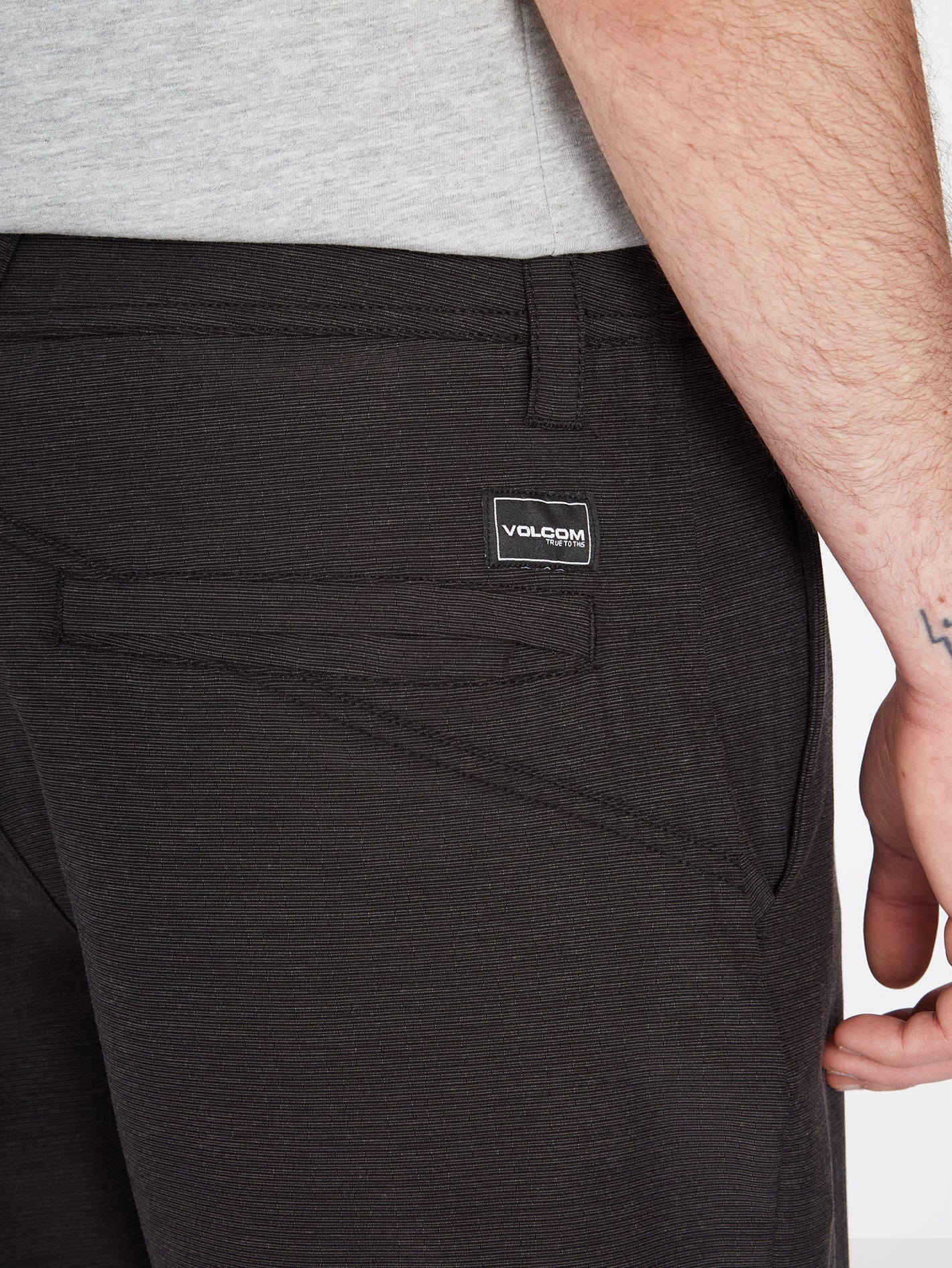 Pantalón Corto Multiusos Slub Frickin con Detalles Rasgados - 51cm en Ébano (Ajuste Perfecto para Hombre/Mujer)

（：、、、