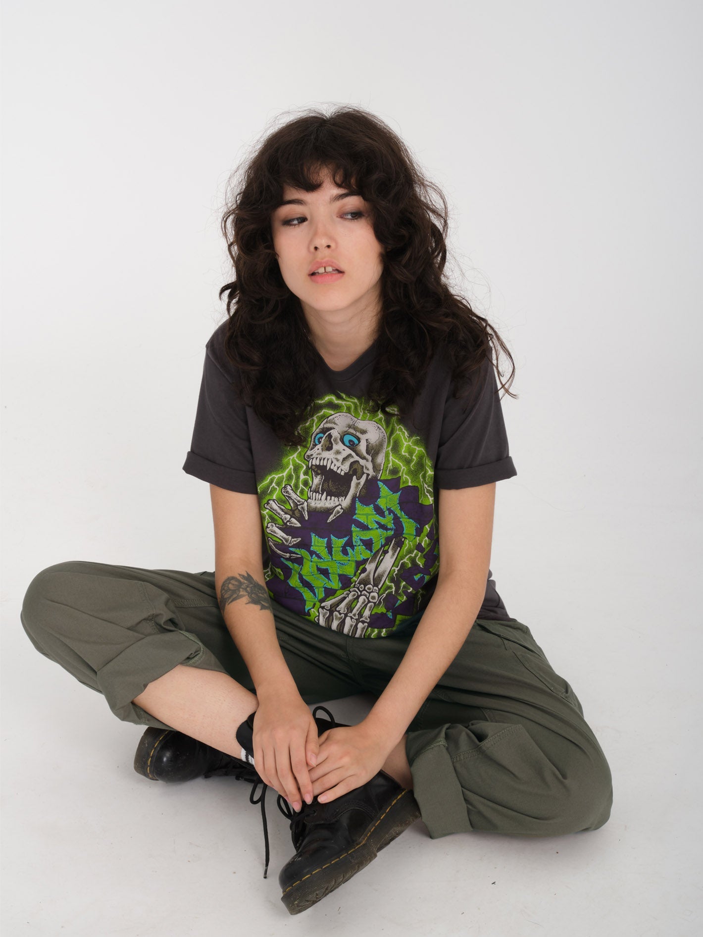 Camiseta Térmica Ultraligera WallPuncher - Impacto Sigiloso en Diseño Urbano