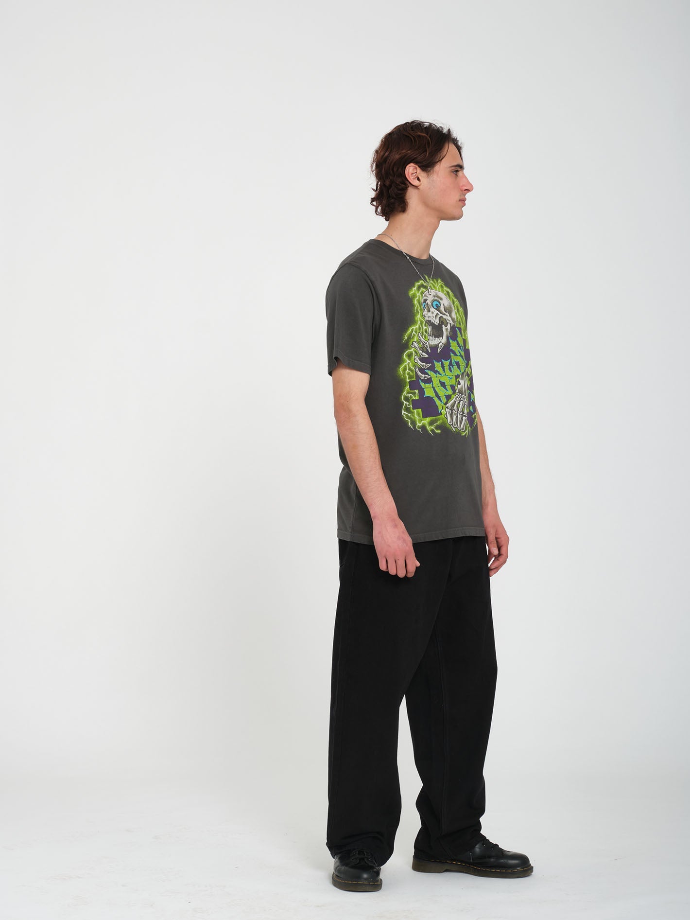 Camiseta Térmica Ultraligera WallPuncher - Impacto Sigiloso en Diseño Urbano