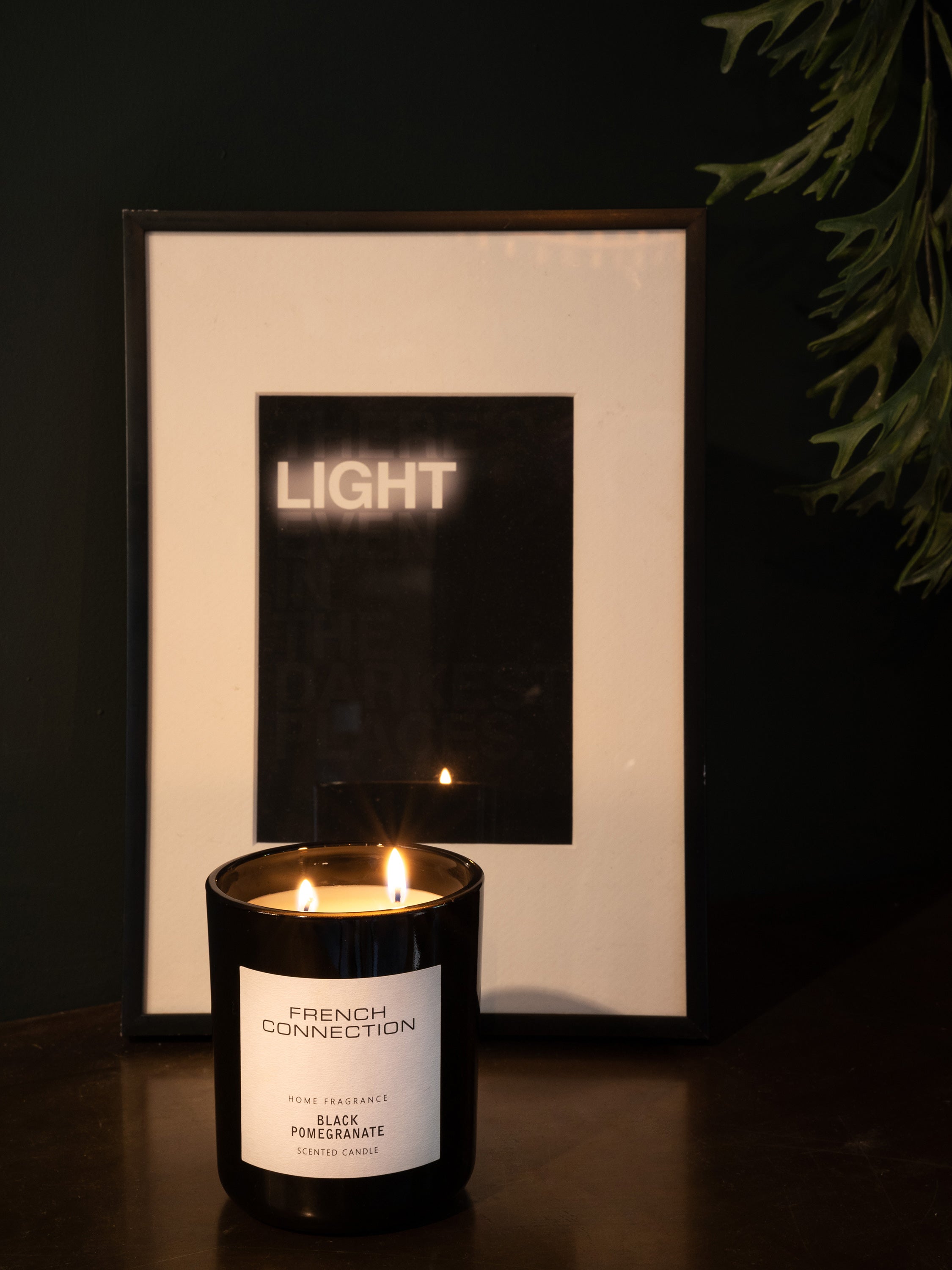 Vela Aromática Clásica de Granada Oscura - 251 Gramos