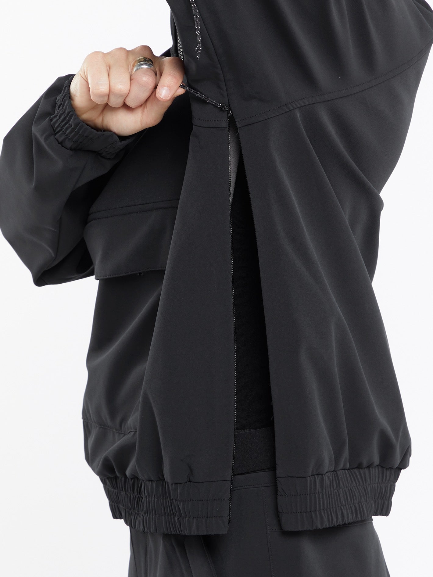 Chaqueta Ultraligera Sinterizada con Elasticidad Integrada - Tono Negro Clásico, Diseño Ergonómico y Comodidad Superior