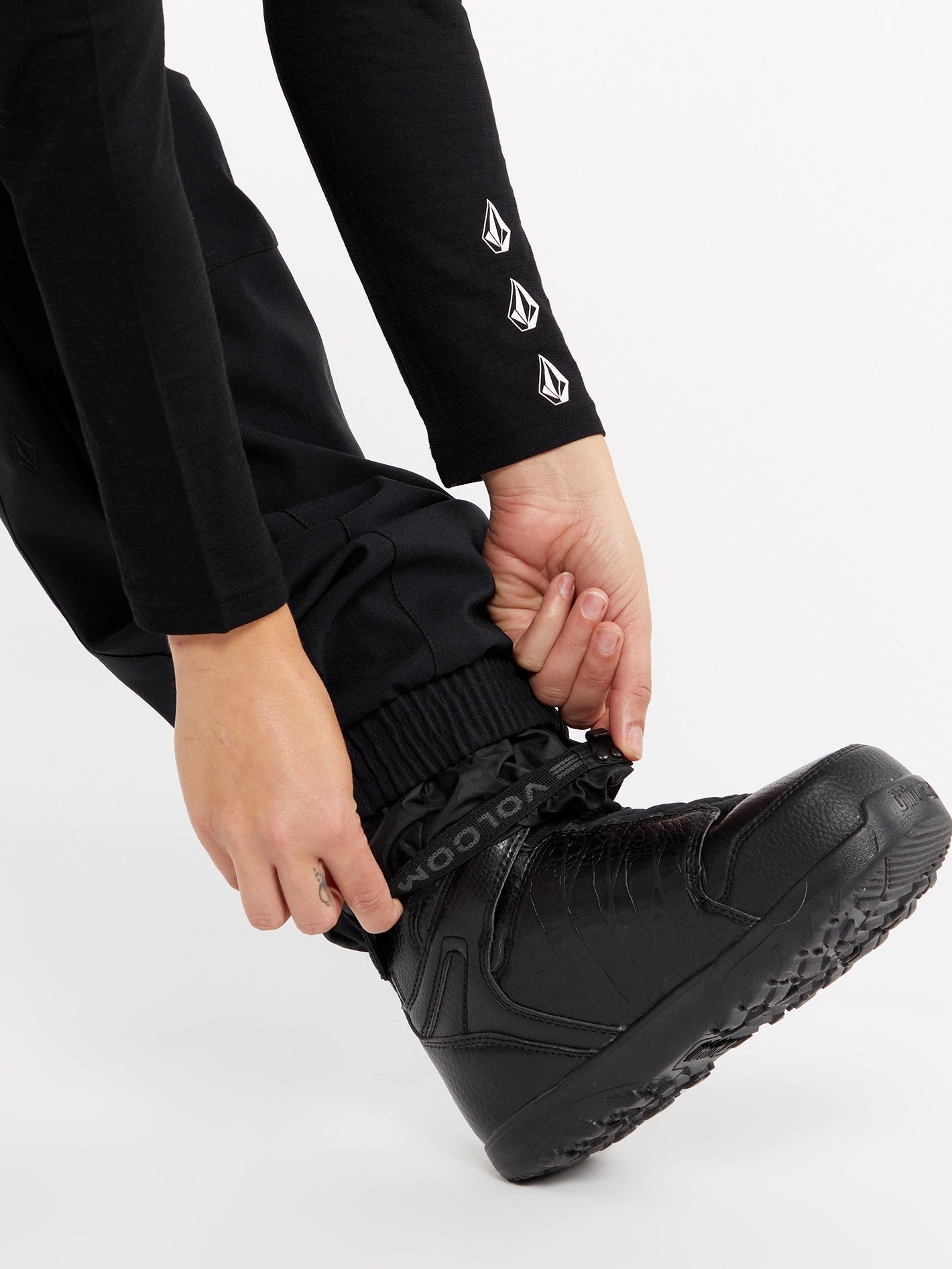 Pantalón Urbano Wildling Ébano - Estilo Minimalista para Movimiento Libre