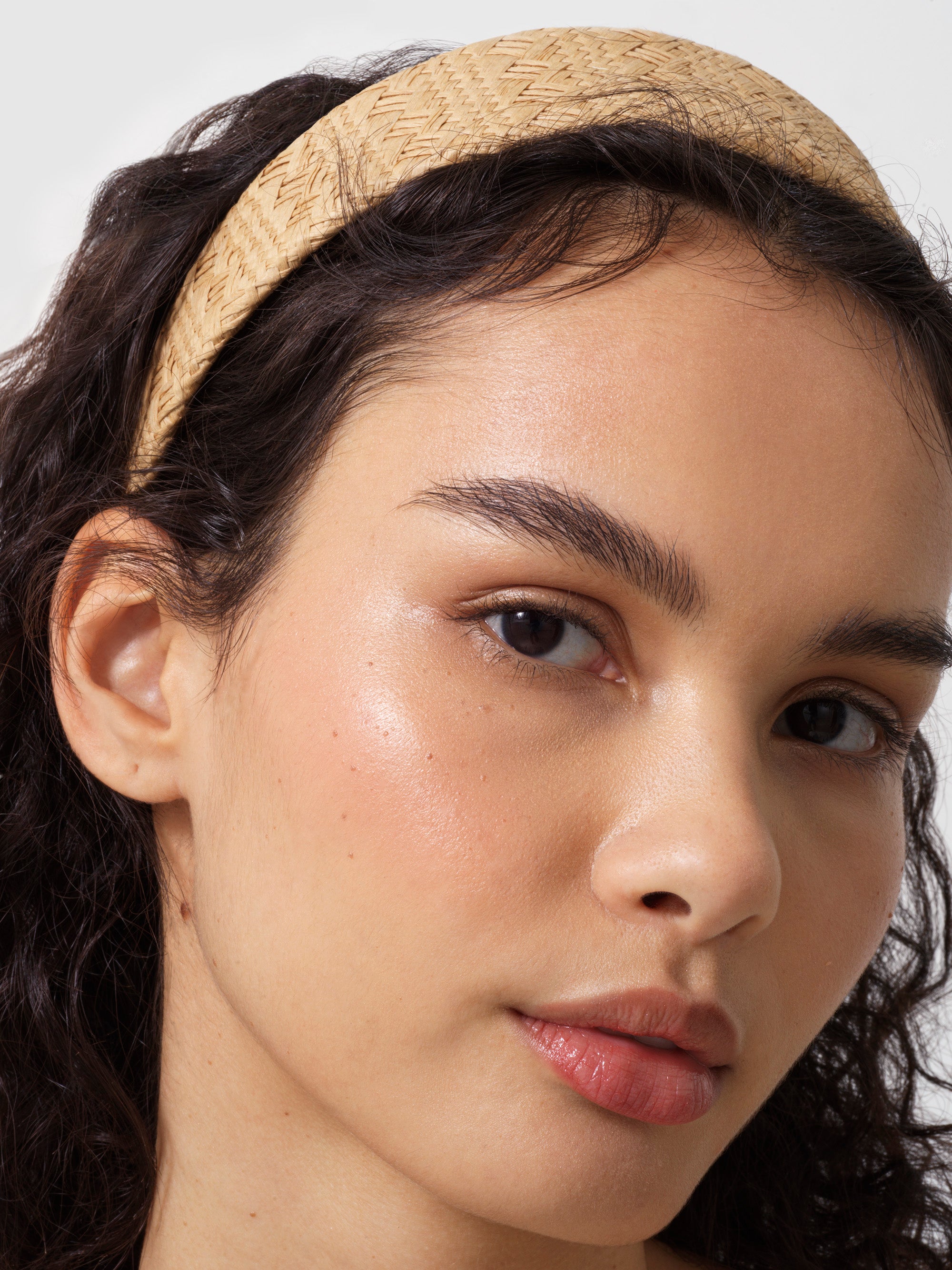 Diadema de Trenza Artesanal con Diseño Único para Estilo Moderno