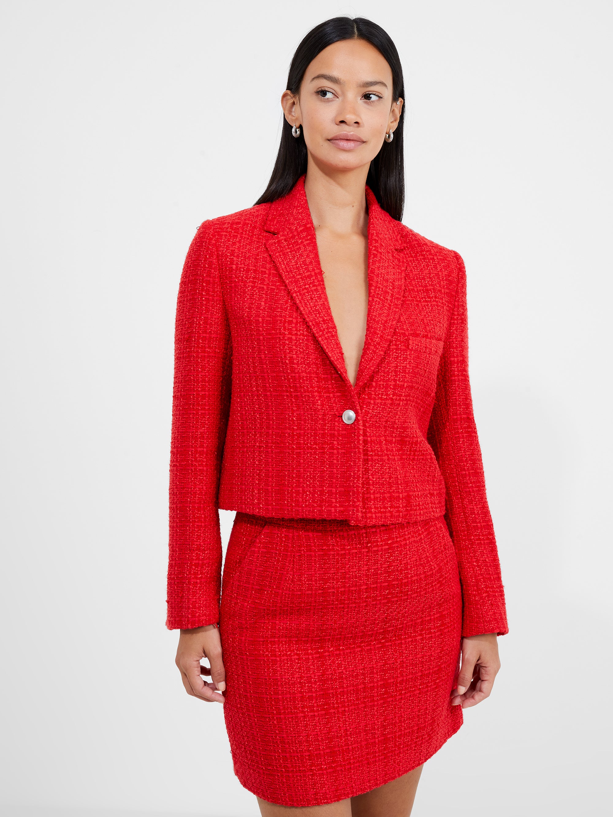 Saco Corto Azzurra en Tweed con Detalles de Diseño para Mujer  

Chaqueta Elegante en Tweed Recortada - Temporada Otoño-Invierno  

Blazer Ajustado en Tweed Azul Marino para Look Moderno  

Azzurra - Chaqueta Corta de Lana Tweed con Corte Fememino  

Saco de Oficina en Tweed Recortado - Estilo Europeo Actualizado