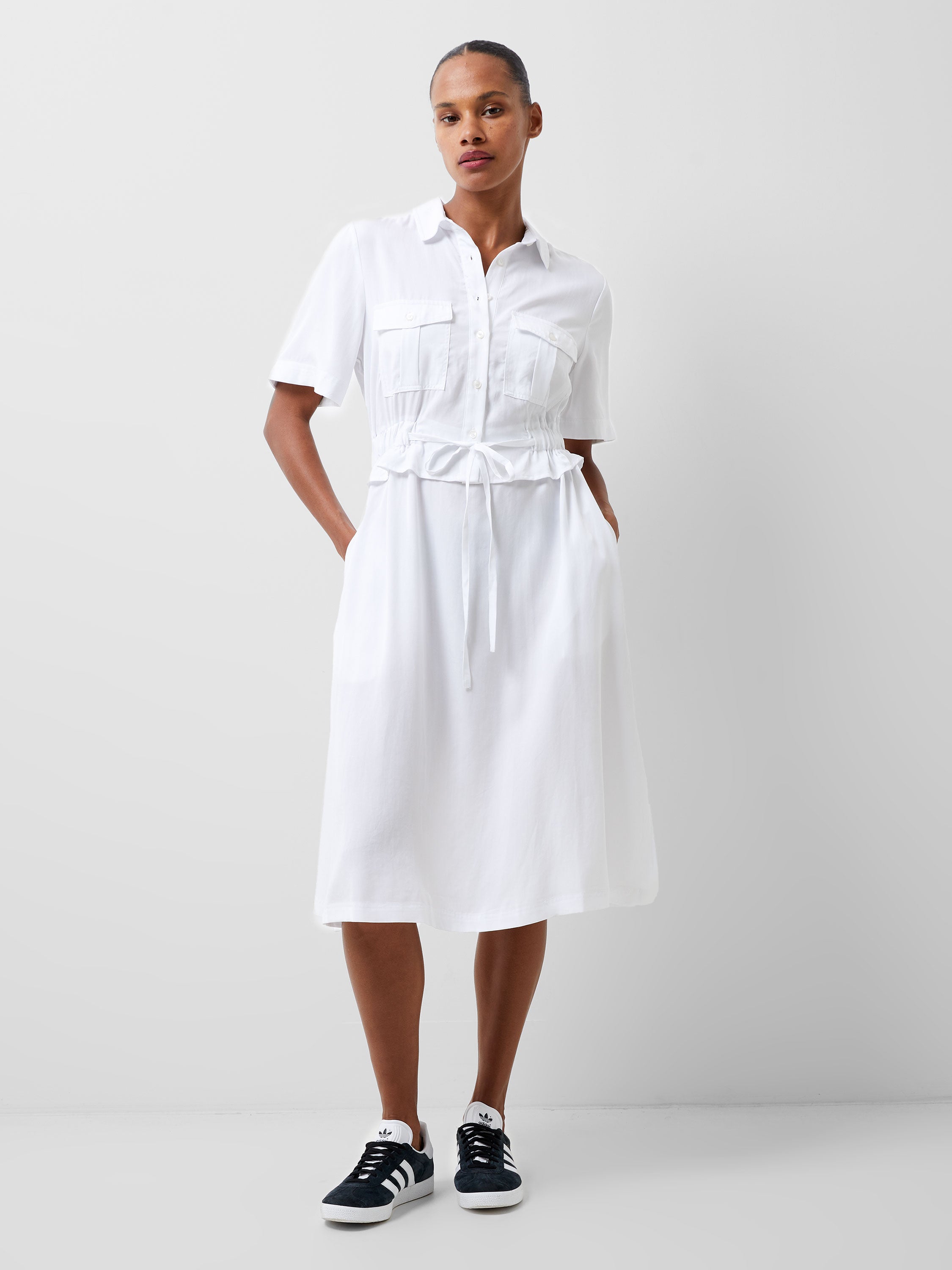 Vestido-Camisa Arielle para Estilo Versátil  

Vestido Tipo Blusa Arielle con Diseño Moderno  

Arielle - Vestido Elegante de Algodón Casual  

Vestido Corto Arielle con Detalles en Botones  

Modelo Arielle: Vestido-Camisa Fememino Primavera-Verano  

Vestido Camisero Arielle para Looks Diurnos y Nocturnos  

Arielle Vestido Transicional con Cuello Clásico  

Vestido-Camisa Estiloso Arielle de Mujer  

Arielle: Vestido Multiusos con Corte Camisero  

Vestido Arielle en Tela Fluida - Estilo Casual y Sofisticado