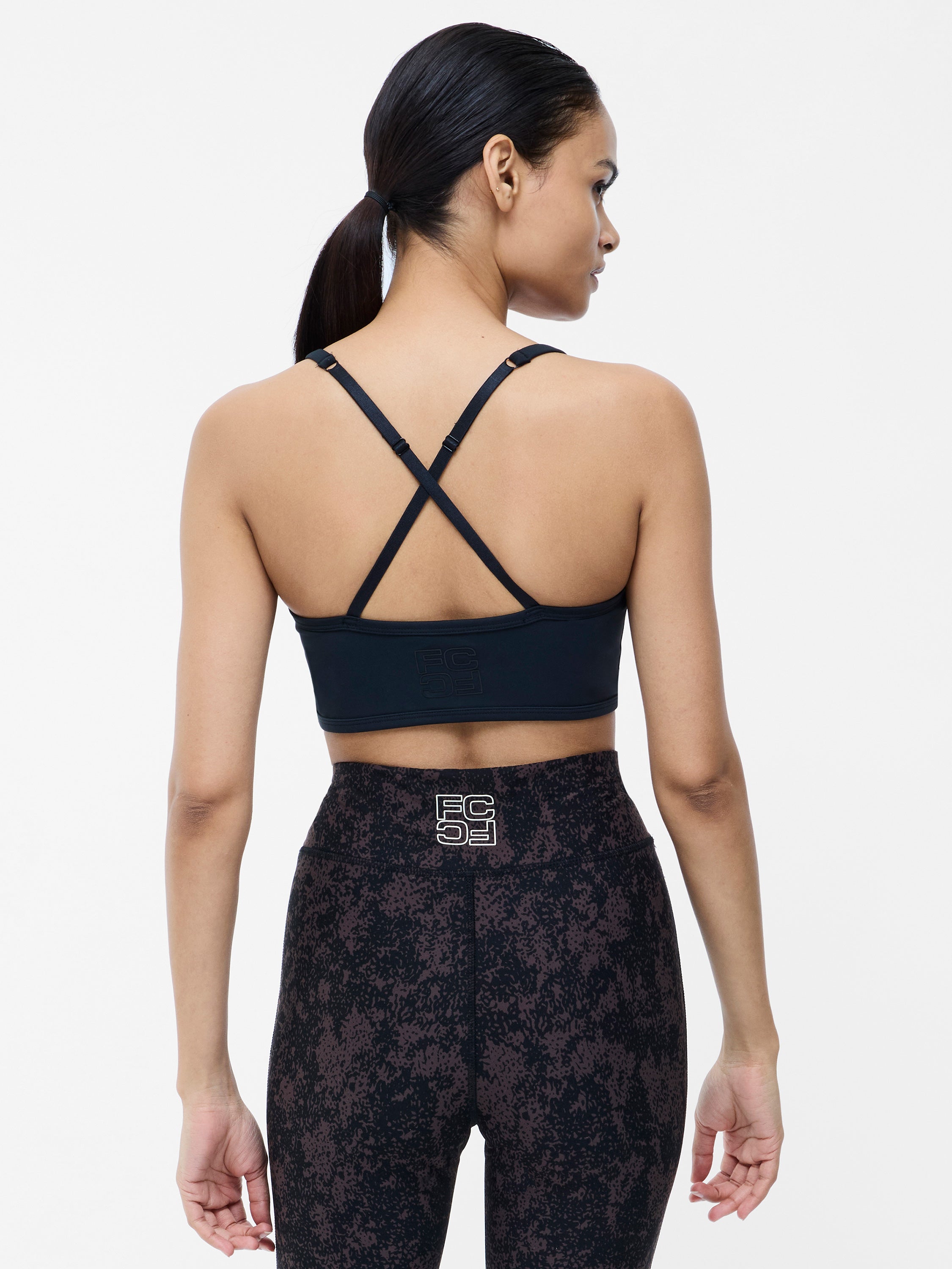 Sujetador Deportivo Fruncido para Yoga en Negro - Diseño Ergonómico y Soporte Activo