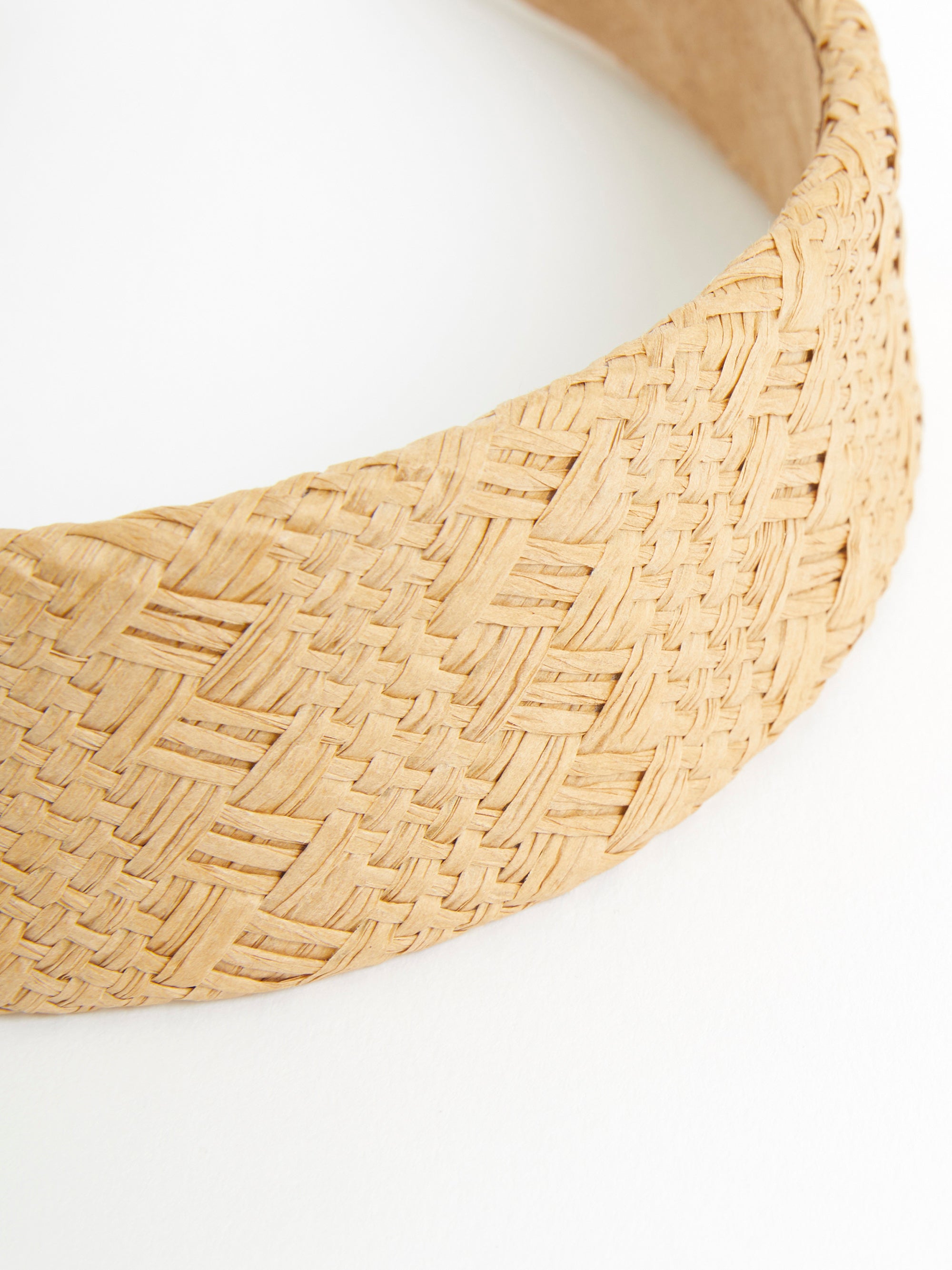 Diadema de Trenza Artesanal con Diseño Único para Estilo Moderno