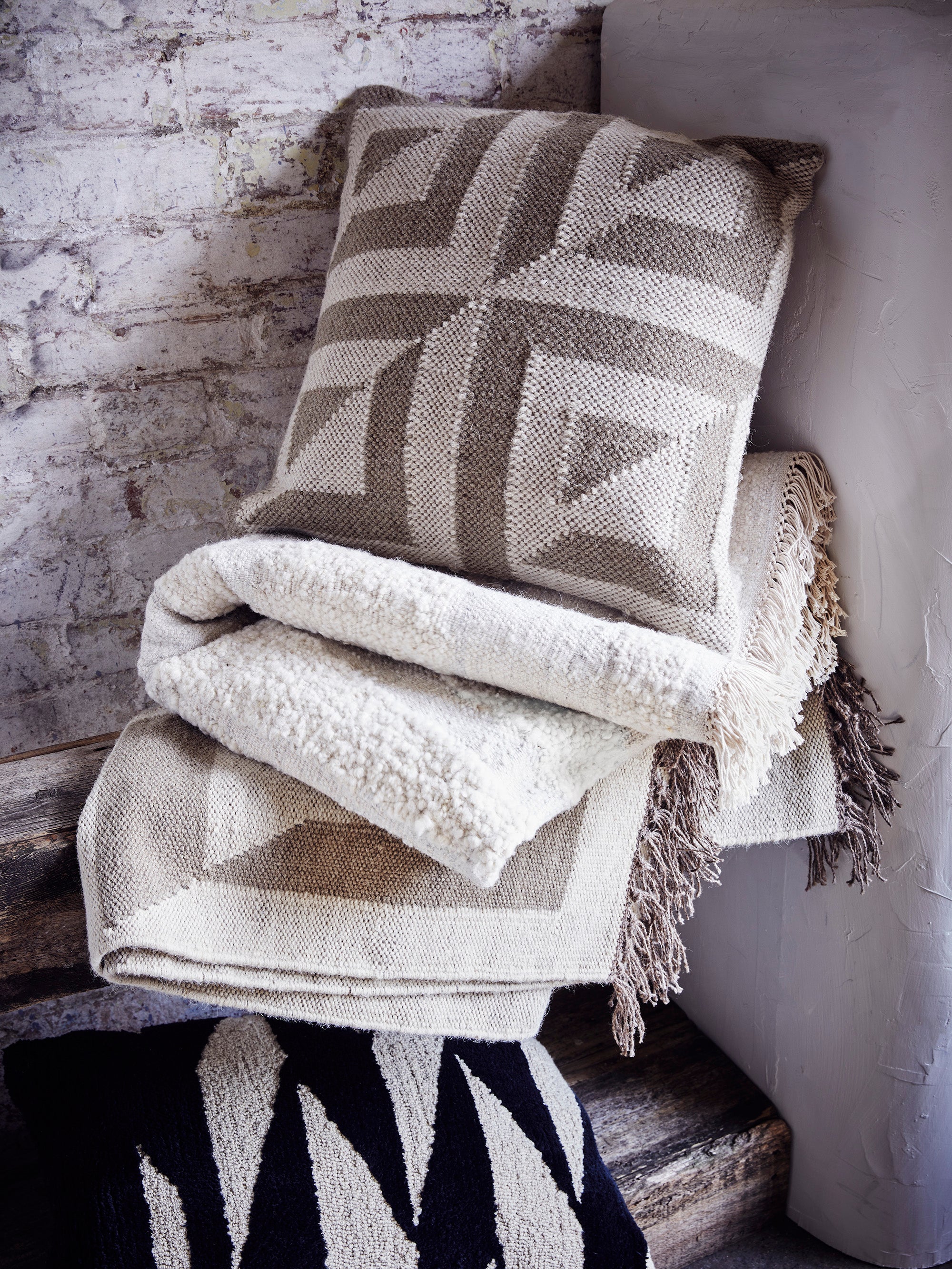 Delphi Cushion